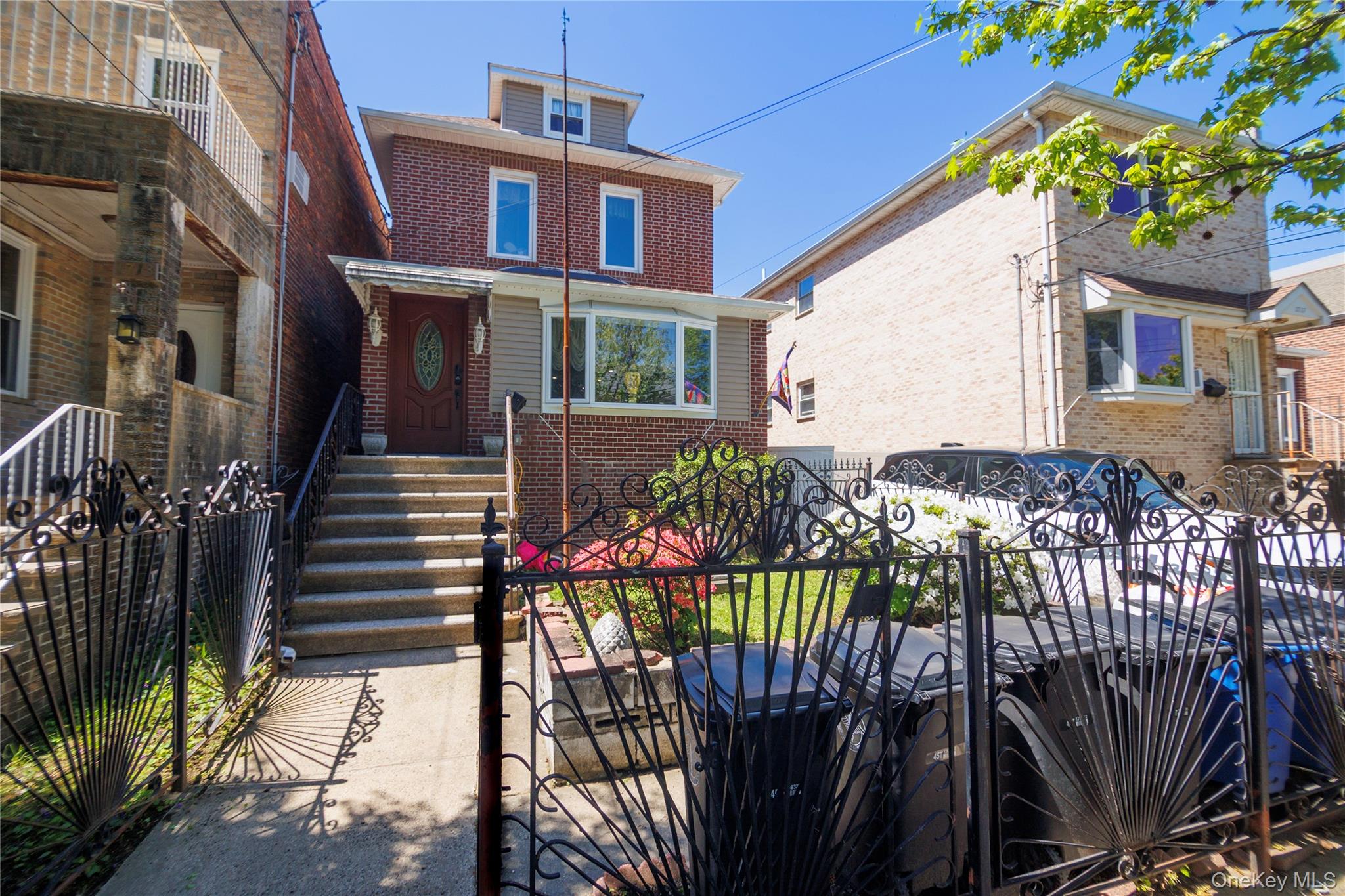 Bronx, New York, 10461, United States, 5 Bedrooms Bedrooms, ,3 BathroomsBathrooms,Residential,For Sale,2049005