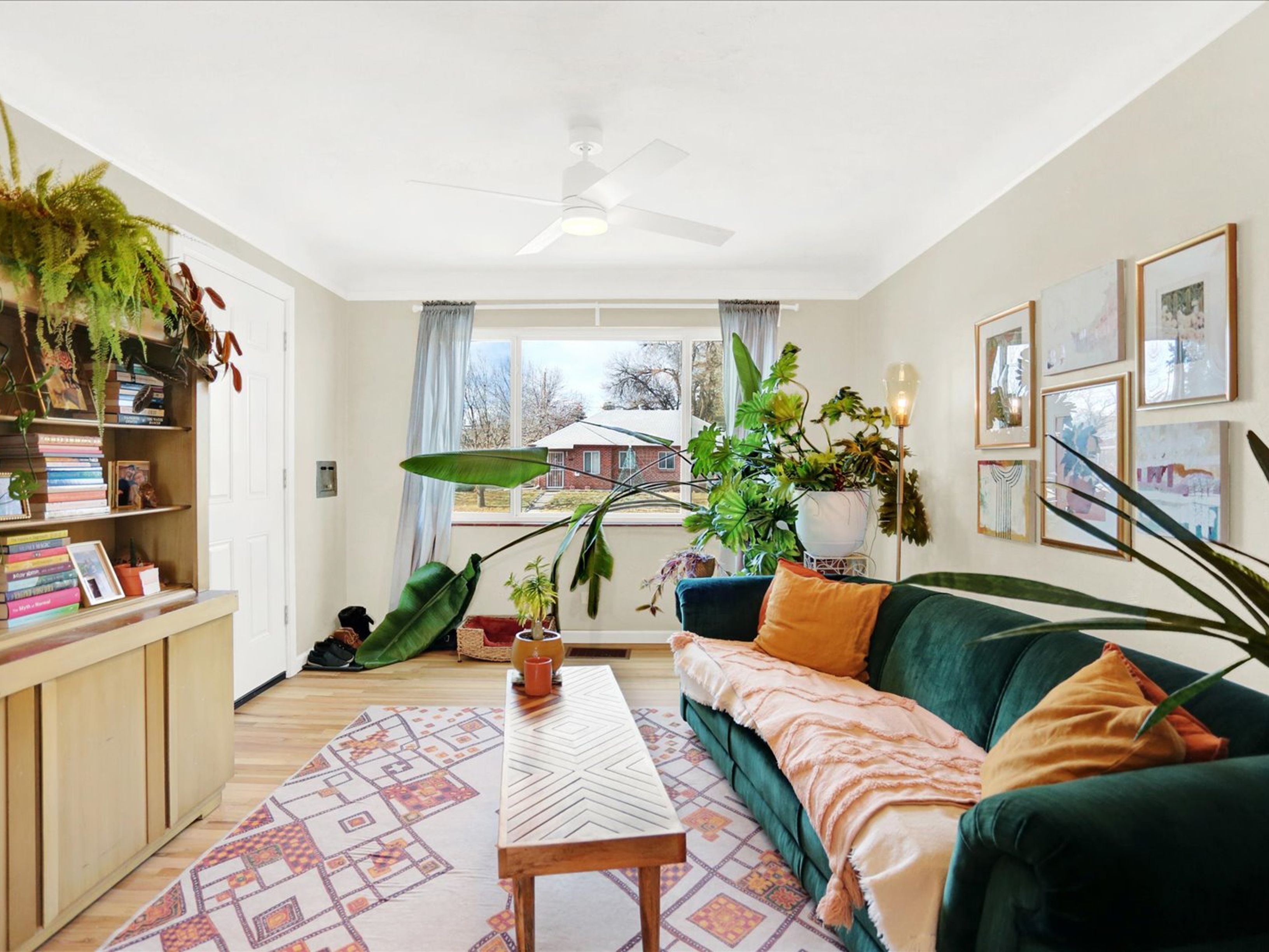  Athmar Park Gem: Newly Remodeled 3-Bed with Basement, Yard & Oversized Garage - 物件實景