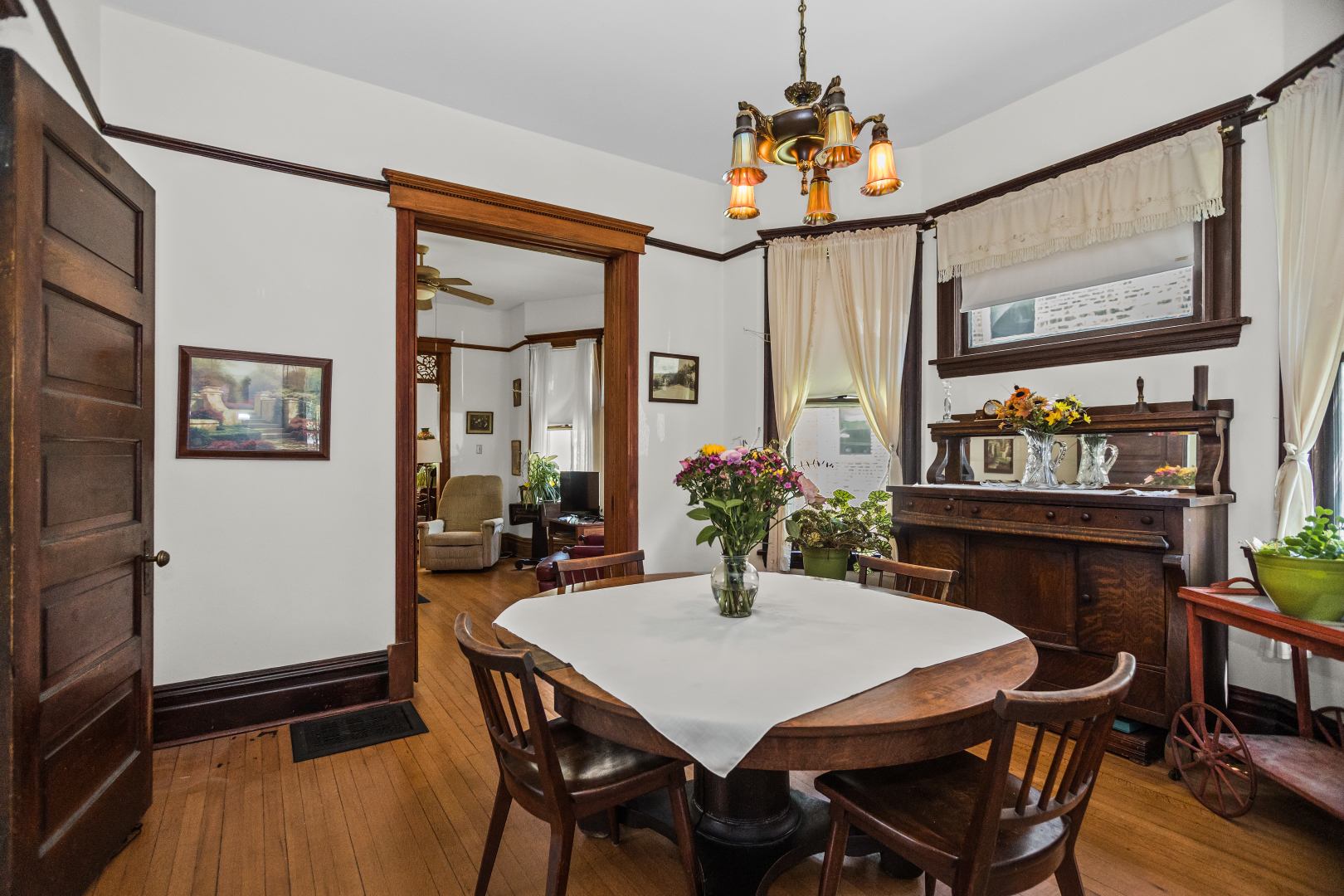 Evanston, Illinois, 60202, United States, 4 Bedrooms Bedrooms, ,1 BathroomBathrooms,Residential,For Sale,1903788