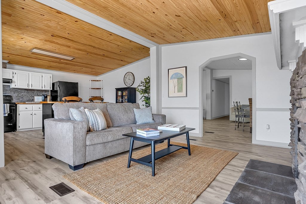 Cobb, Georgia, 31015, United States, 3 Bedrooms Bedrooms, ,2 BathroomsBathrooms,Residential,For Sale,1921561