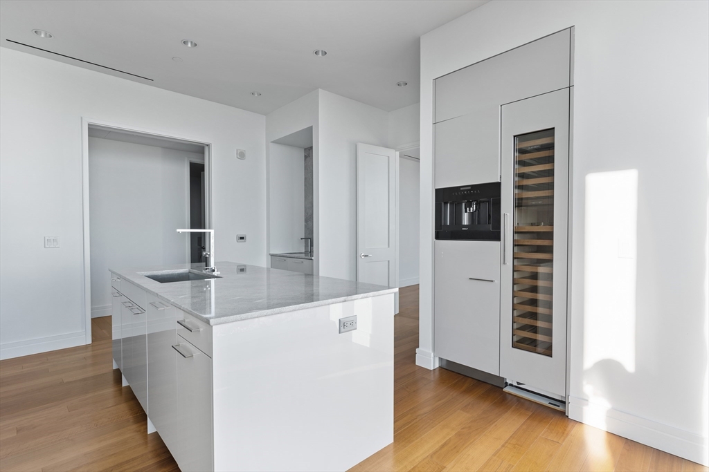 1 Dalton Unit 5602, Boston, Massachusetts, 02115, United States, 3 Bedrooms Bedrooms, ,4 BathroomsBathrooms,Residential,For Sale,1 Dalton Unit 5602,1610884