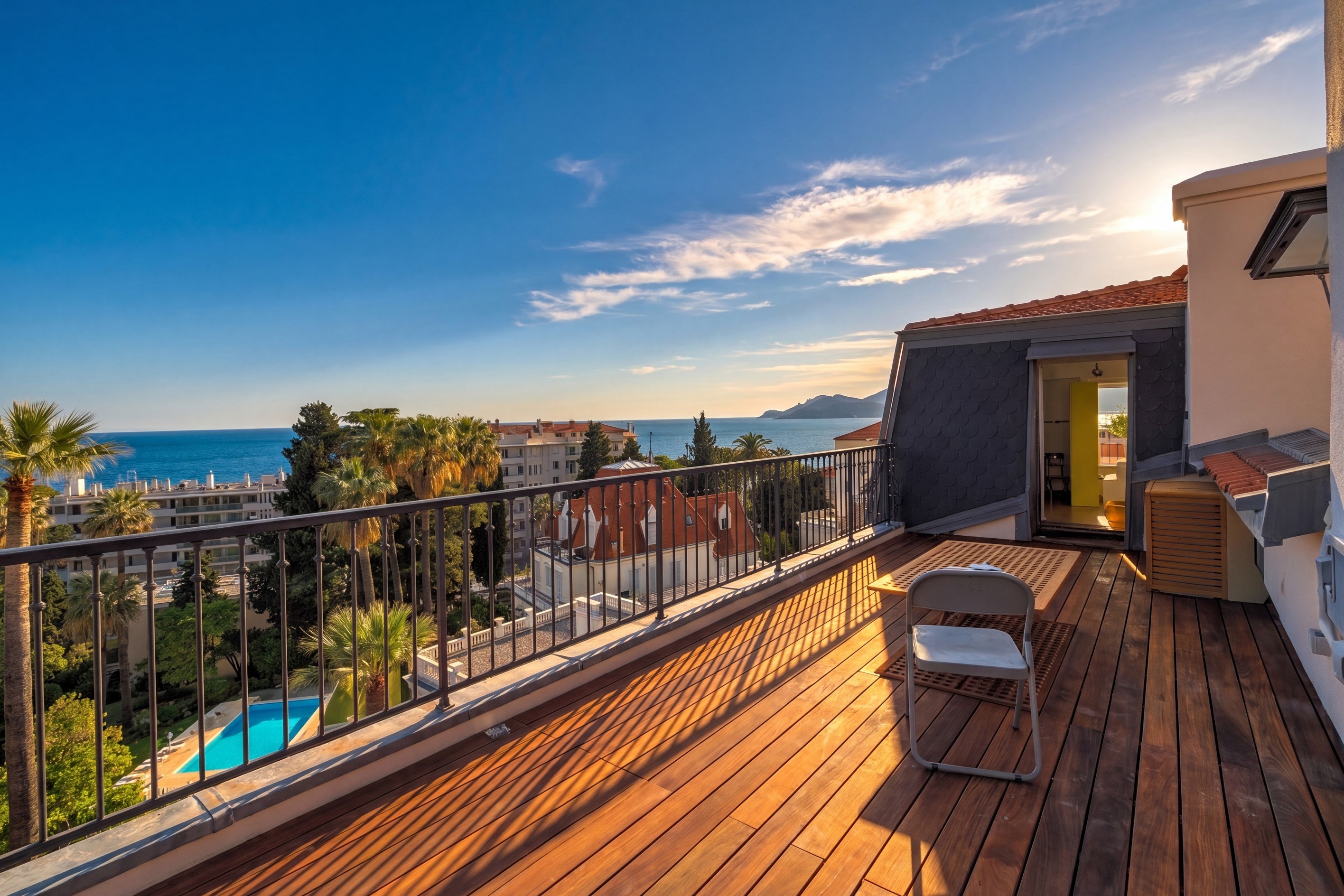  La Croix des Gardes: Penthouse with panoramic sea views and terraces in a histo… - 物件實景