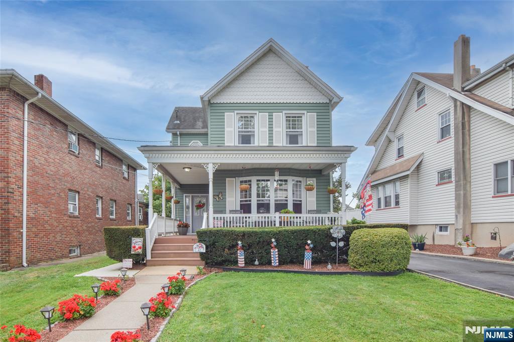 Kearny, New Jersey, 07032, United States, 4 Bedrooms Bedrooms, ,2 BathroomsBathrooms,Residential,For Sale,1928584