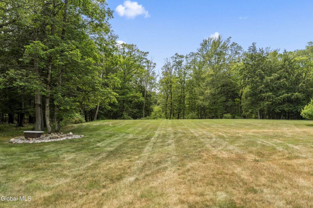 Coeymans Hollow, New York, 12046, United States, 4 Bedrooms Bedrooms, ,3 BathroomsBathrooms,Residential,For Sale,1907699