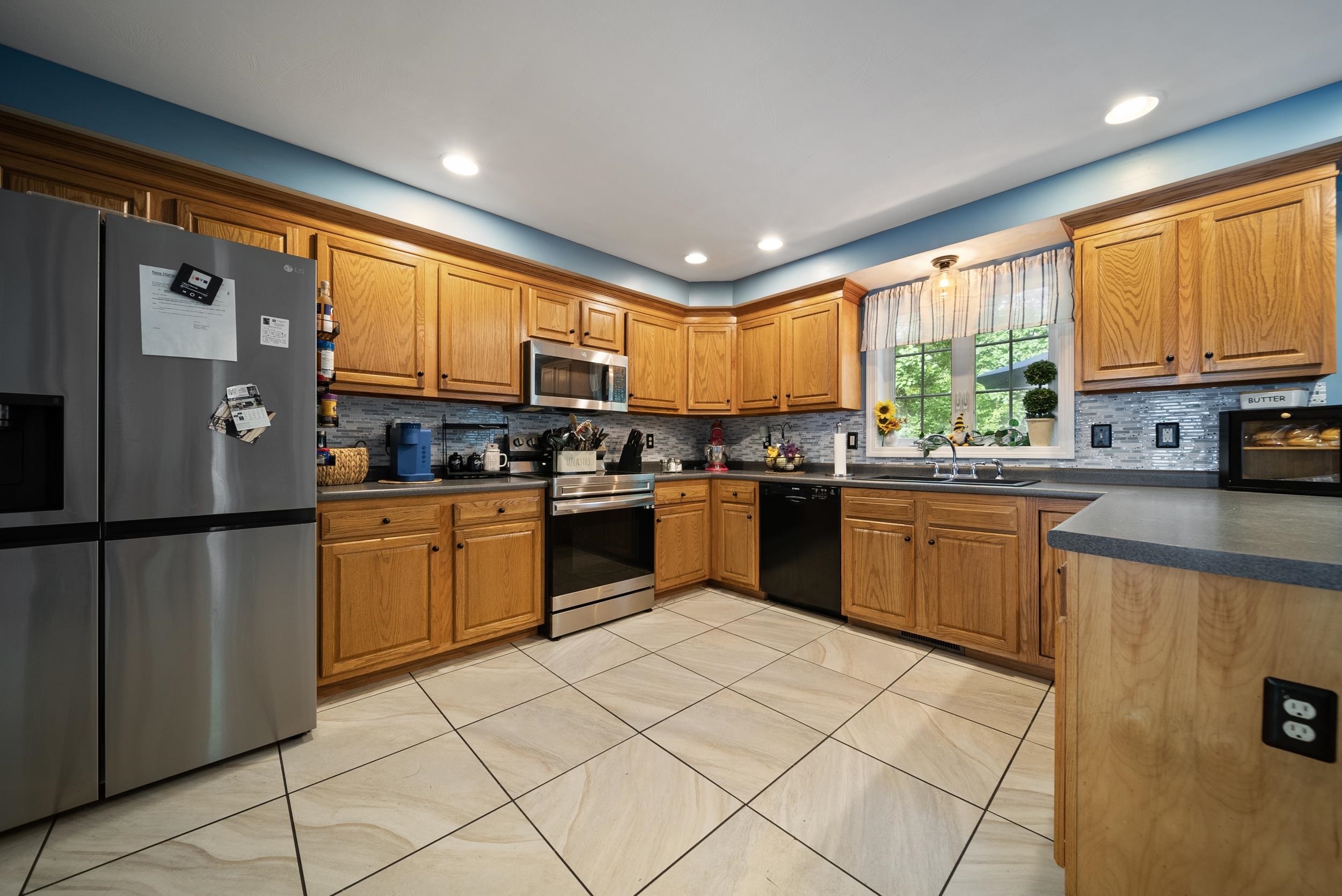 Derry, New Hampshire, 03038, United States, 3 Bedrooms Bedrooms, ,3 BathroomsBathrooms,Residential,For Sale,1885633