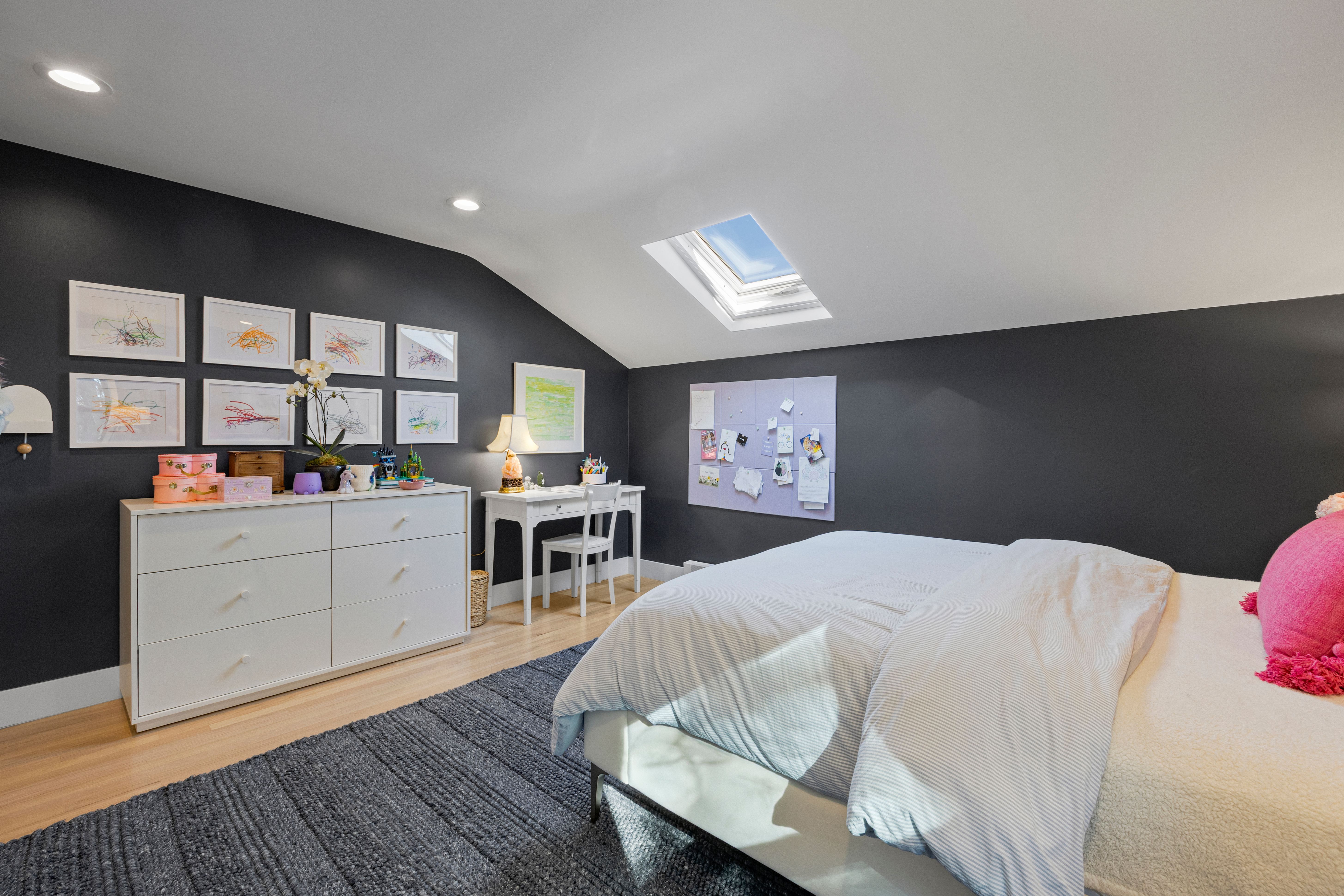  Thoughtful design, modern updates, and timeless charm - 物件實景