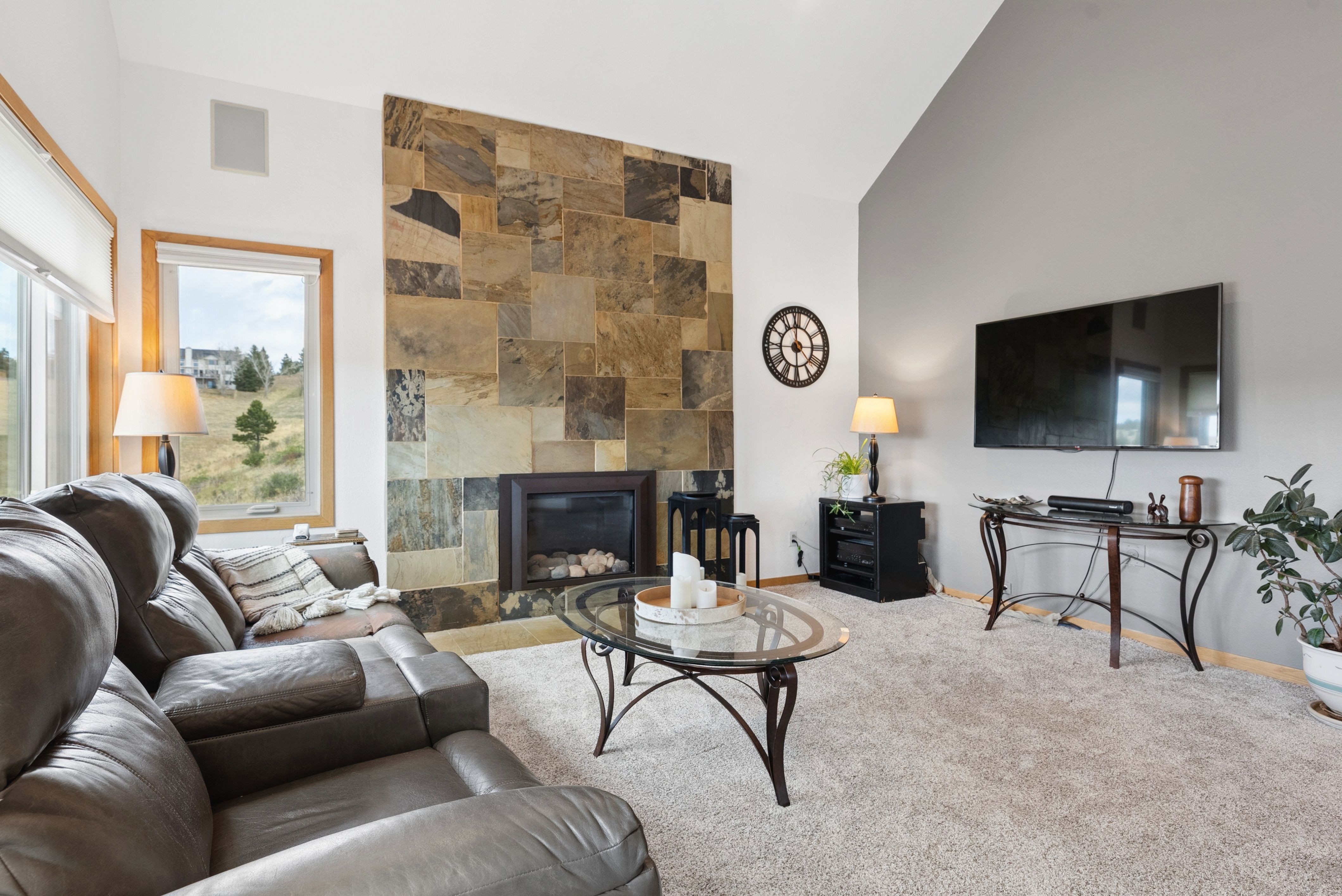  Custom Built Home on a Rolling 1.5 Acre Lot in Highly Desired Paradise Hills - 物件實景