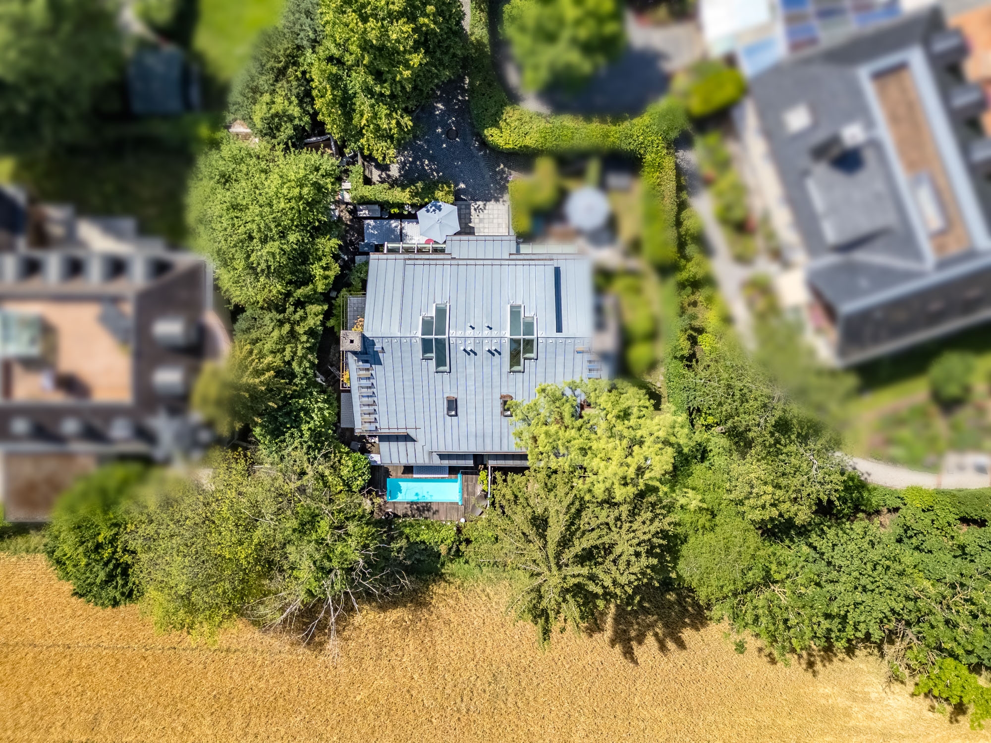  Living Between Nature and the City – Semi-Detached House with a Pool - 物件實景