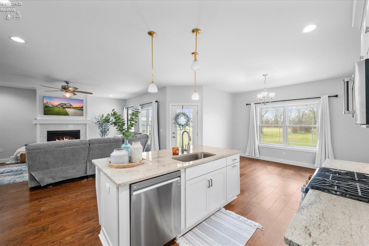 Marblehead, Ohio, 43440, United States, 4 Bedrooms Bedrooms, ,3 BathroomsBathrooms,Residential,For Sale,1921808