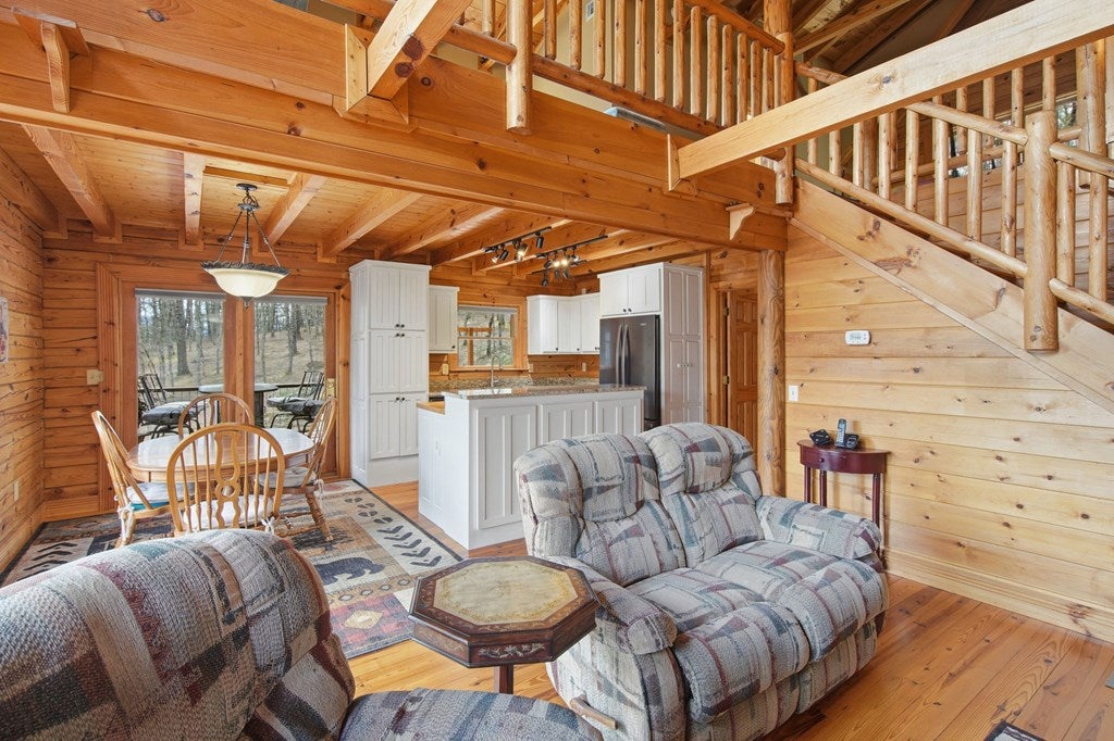 Ellijay, Georgia, 30536, United States, 2 Bedrooms Bedrooms, ,3 BathroomsBathrooms,Residential,For Sale,2034999