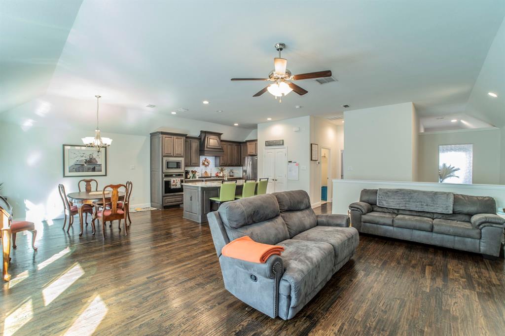 Flower Mound, Texas, 75028, United States, 3 Bedrooms Bedrooms, ,3 BathroomsBathrooms,Residential,For Sale,1978498