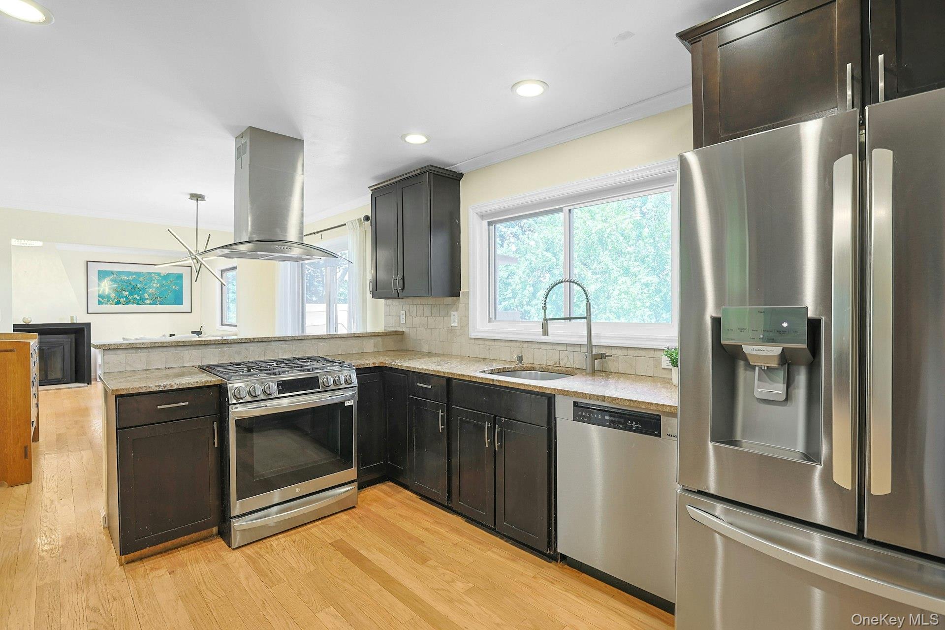 Tarrytown, New York, 10591, United States, 4 Bedrooms Bedrooms, ,3 BathroomsBathrooms,Residential,For Sale,1939396