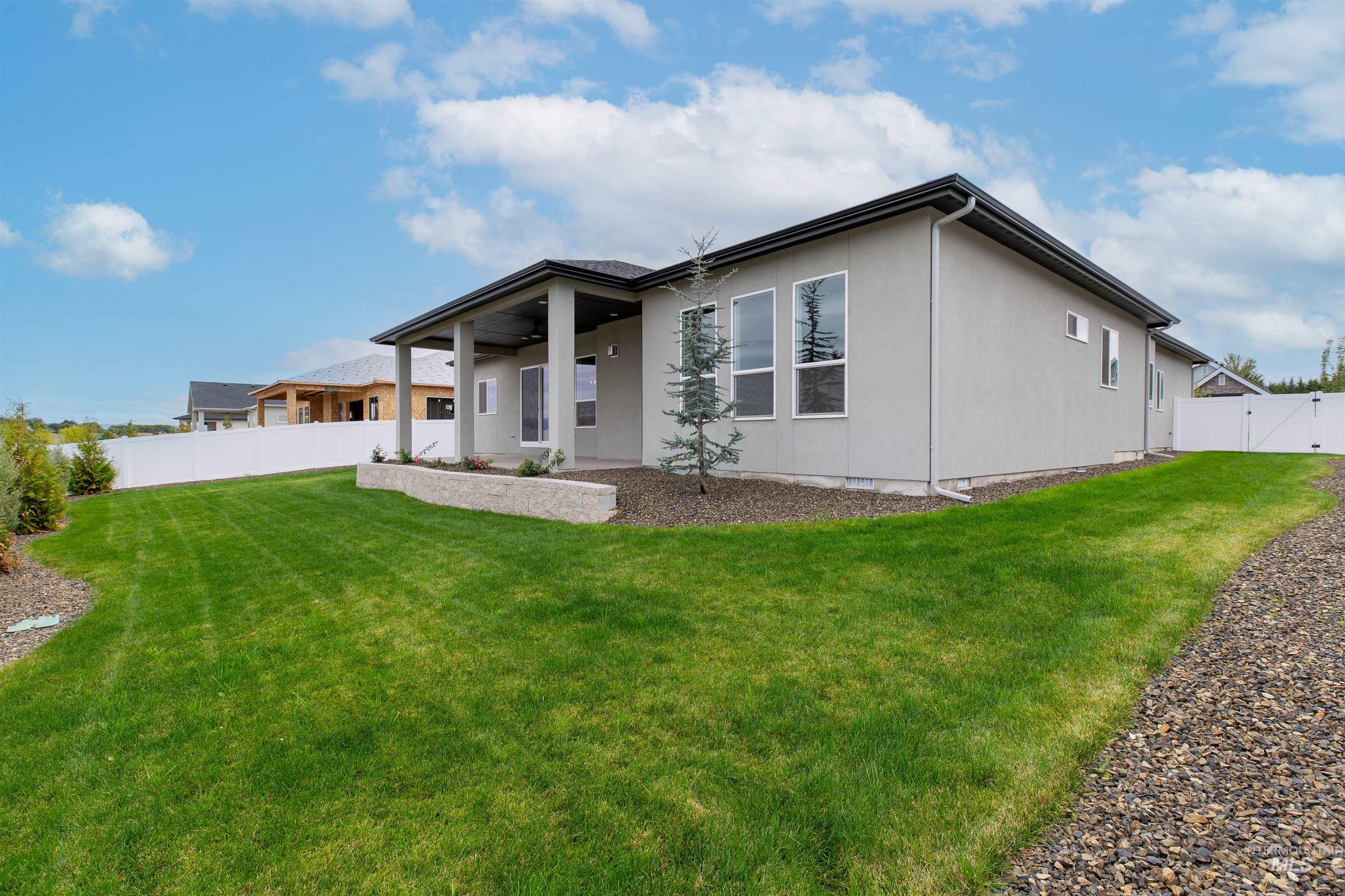 Meridian, Idaho, 83642, United States, 4 Bedrooms Bedrooms, ,3 BathroomsBathrooms,Residential,For Sale,1992156