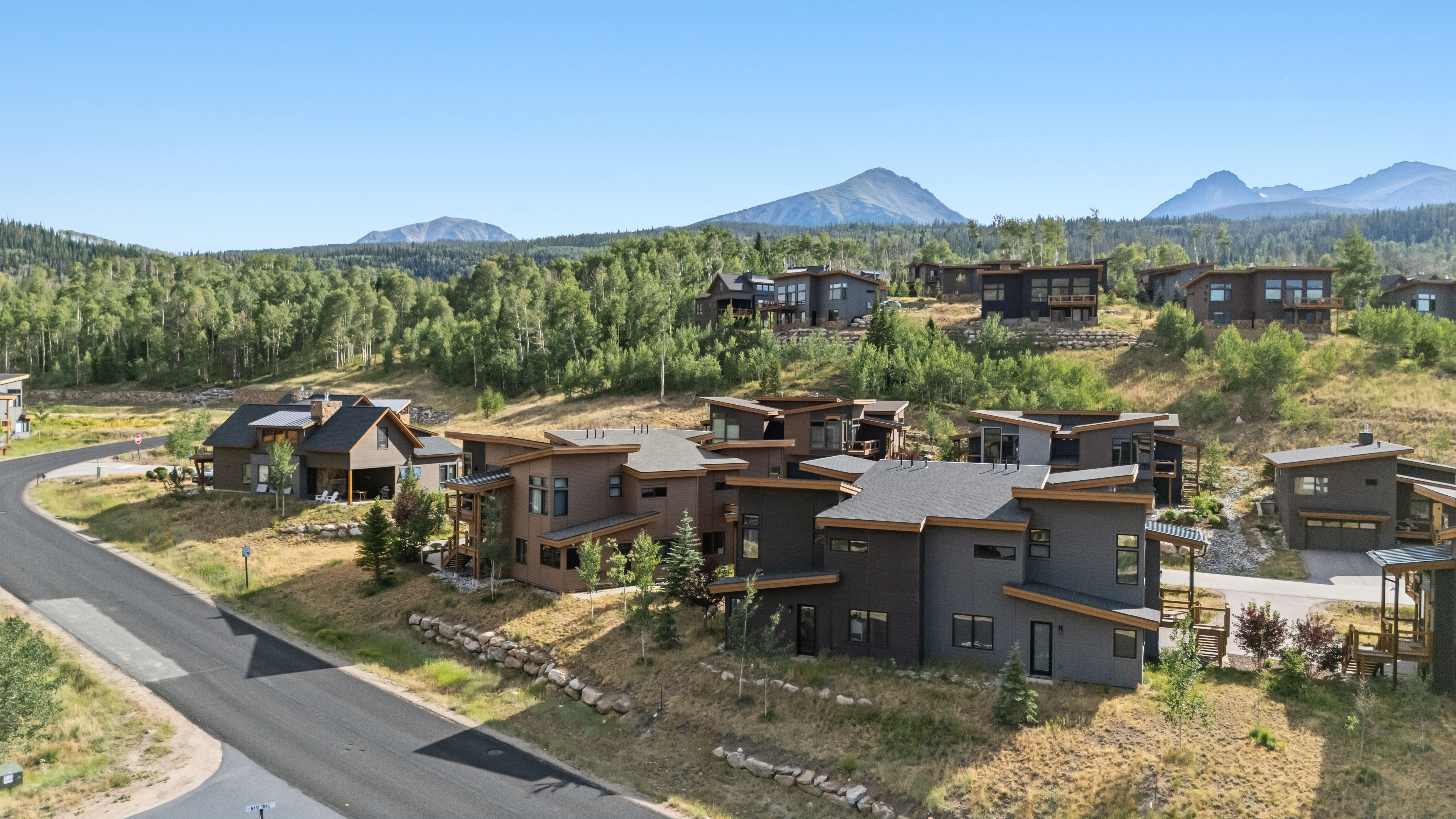  Beautifully Furnished Duplex in Highly Sought After Summit Sky Ranch Community - 物件實景