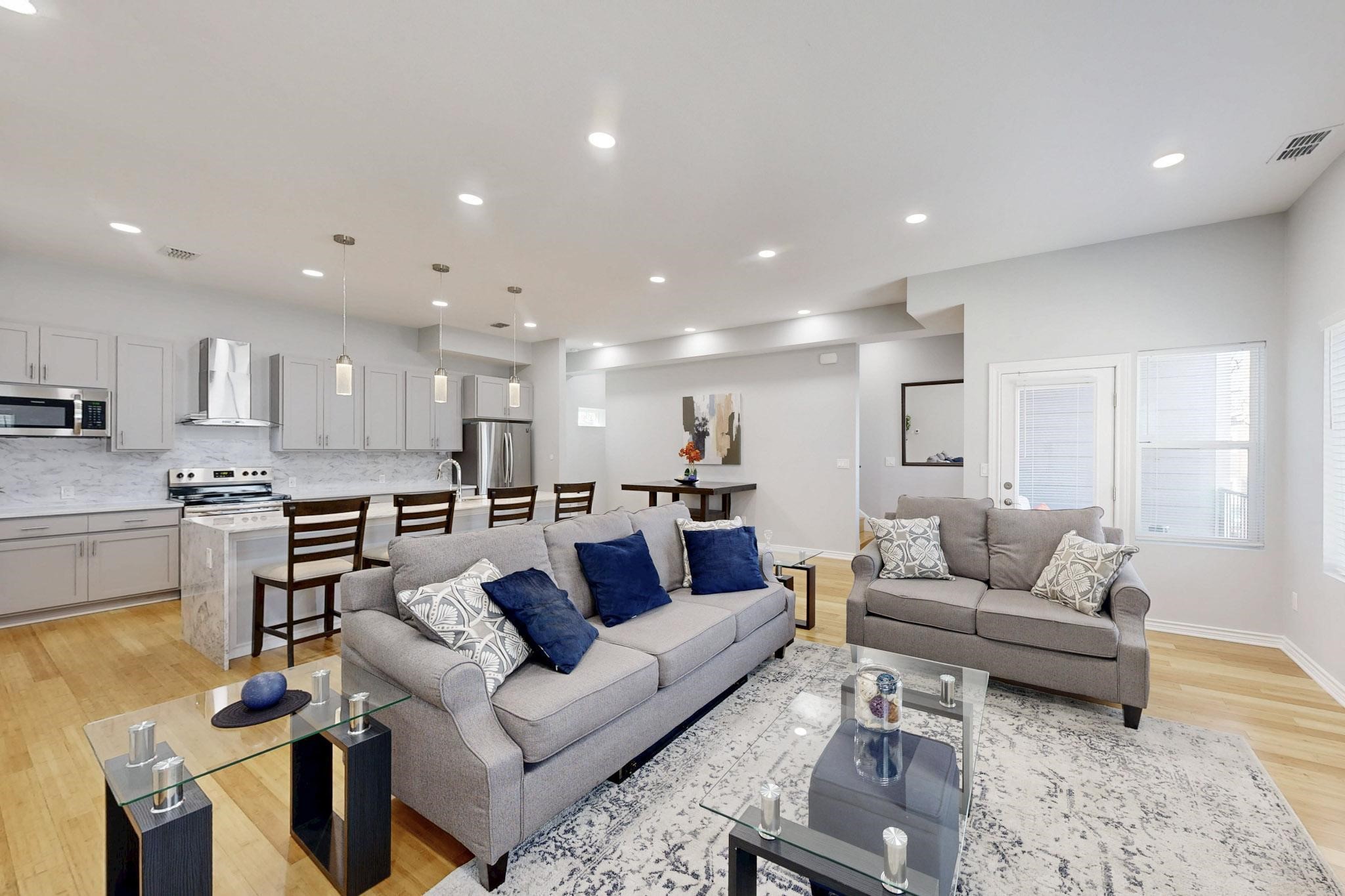 Dallas, Texas, 75204, United States, 3 Bedrooms Bedrooms, ,3 BathroomsBathrooms,Residential,For Sale,1903545
