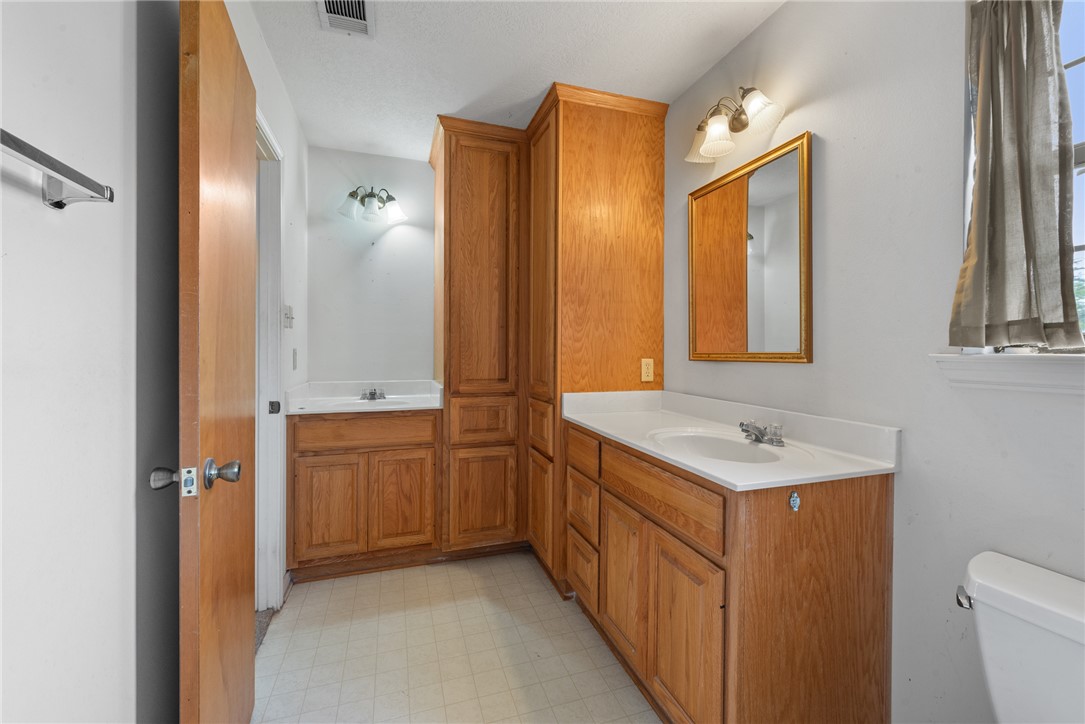 Bryan, Texas, 77808, United States, 4 Bedrooms Bedrooms, ,4 BathroomsBathrooms,Residential,For Sale,1975191