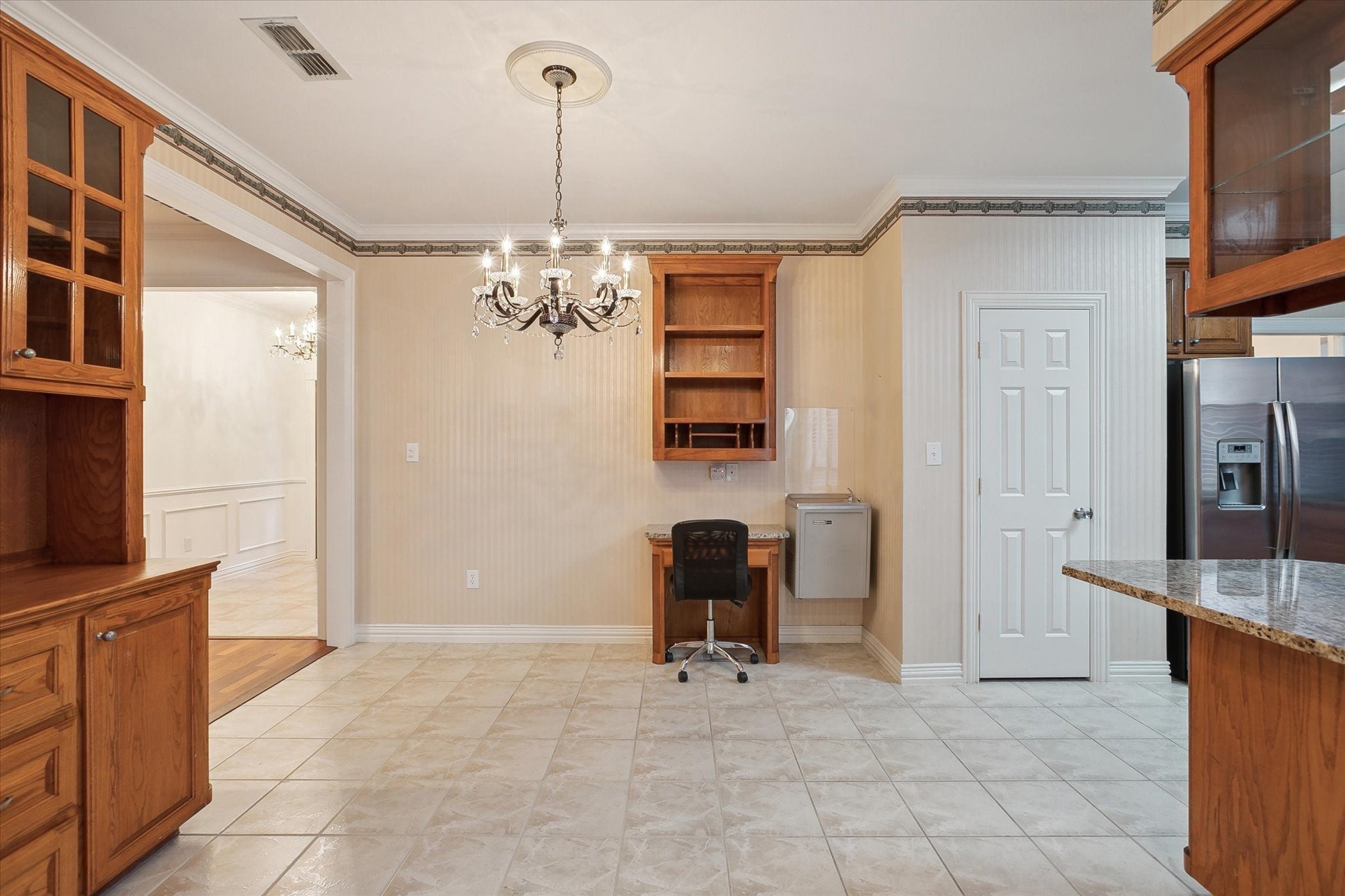 Denton, Texas, 76205, United States, 4 Bedrooms Bedrooms, ,4 BathroomsBathrooms,Residential,For Sale,1981171