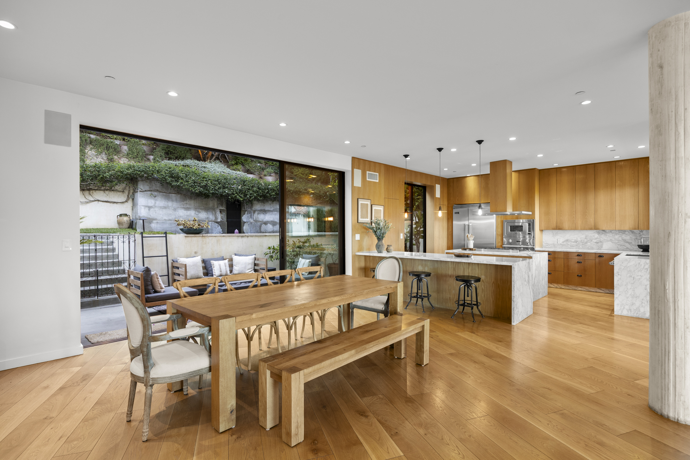  8241 Lincoln Terrace - 物件實景