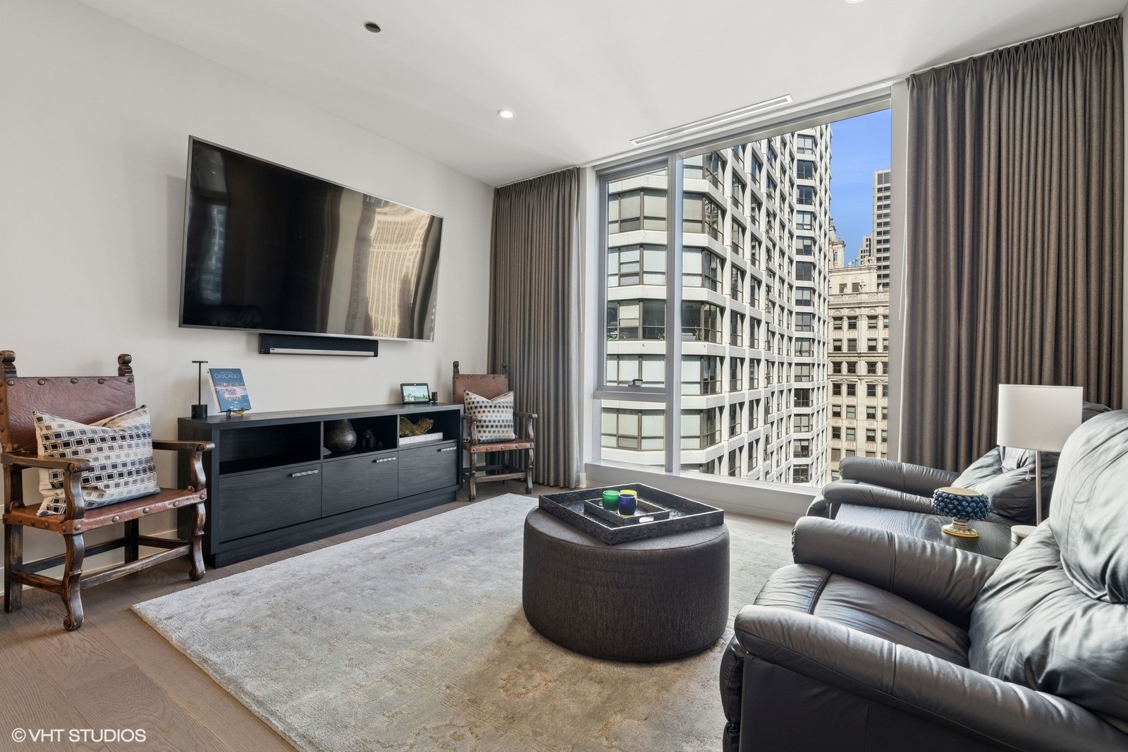 Chicago, Illinois, 60611, United States, 3 Bedrooms Bedrooms, ,4 BathroomsBathrooms,Residential,For Sale,1903791