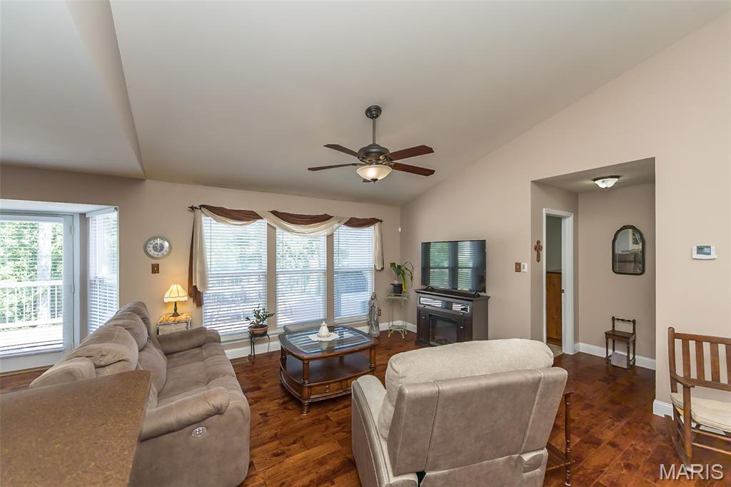 St Peters, Missouri, 63304, United States, 4 Bedrooms Bedrooms, ,3 BathroomsBathrooms,Residential,For Sale,1933139