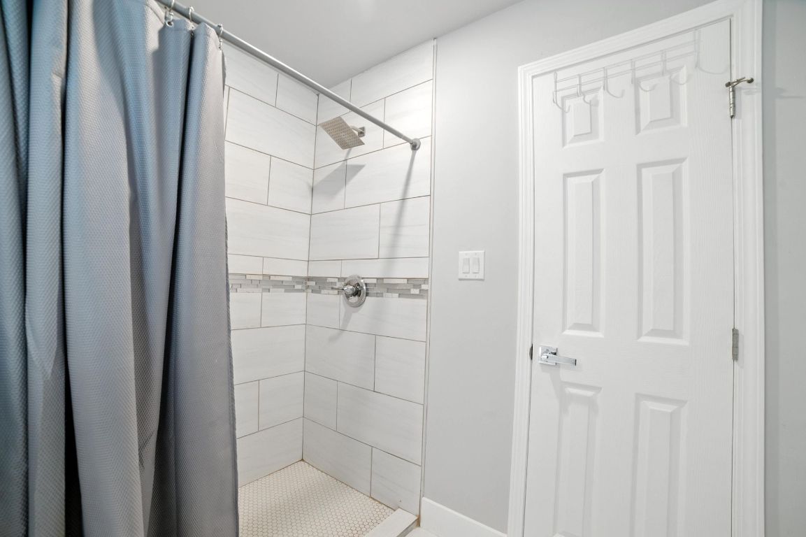 Austin, Texas, 78702, United States, 3 Bedrooms Bedrooms, ,2 BathroomsBathrooms,Residential,For Sale,1906696