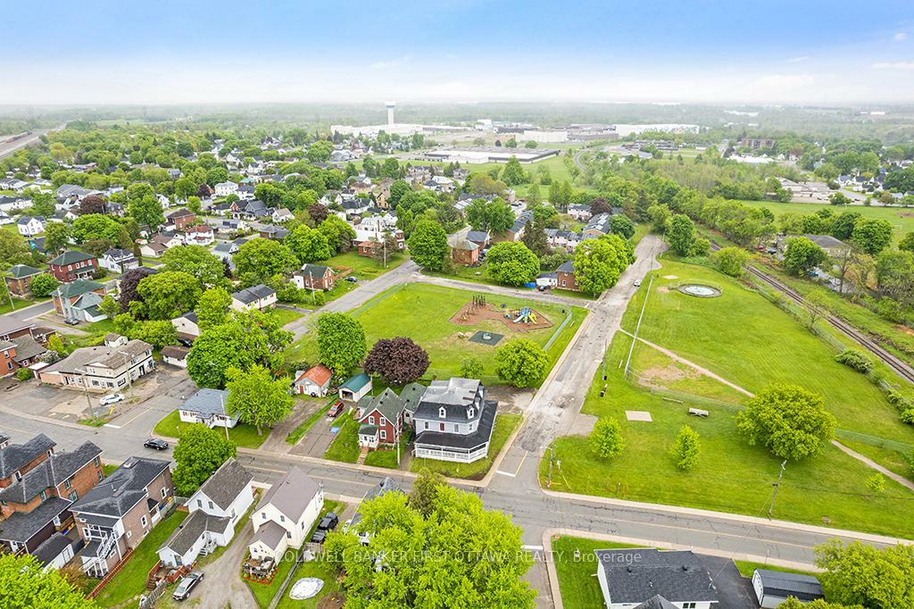 SMITHS FALLS, Ontario, K7A 2Z5, CA, 8 Bedrooms Bedrooms, ,Residential,For Sale,1866562