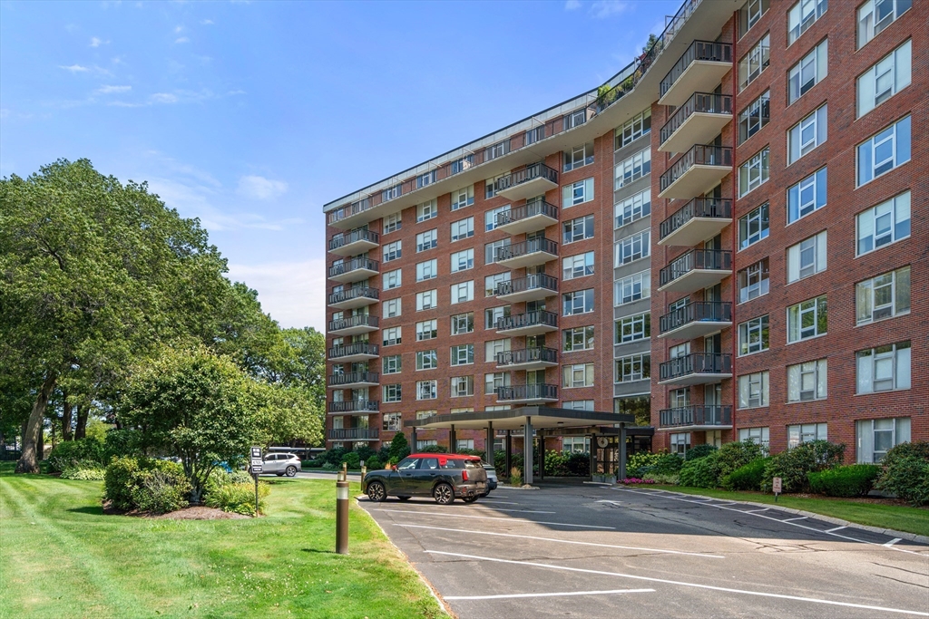 Newton, Massachusetts, 02467, United States, 2 Bedrooms Bedrooms, ,2 BathroomsBathrooms,Residential,For Sale,1901534
