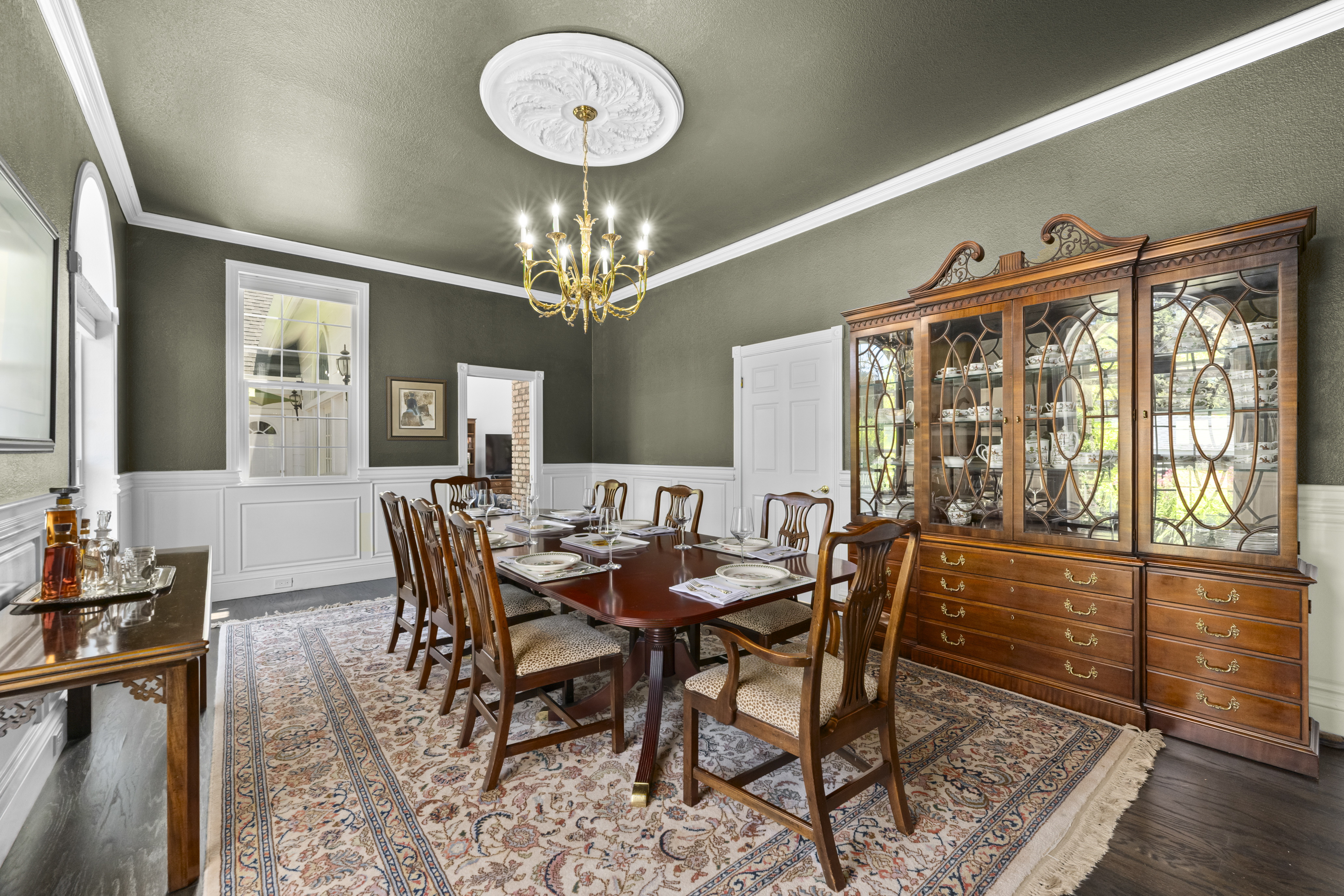  Grand Georgia Colonial Estate with Luxurious Designer Finishes - 物件實景