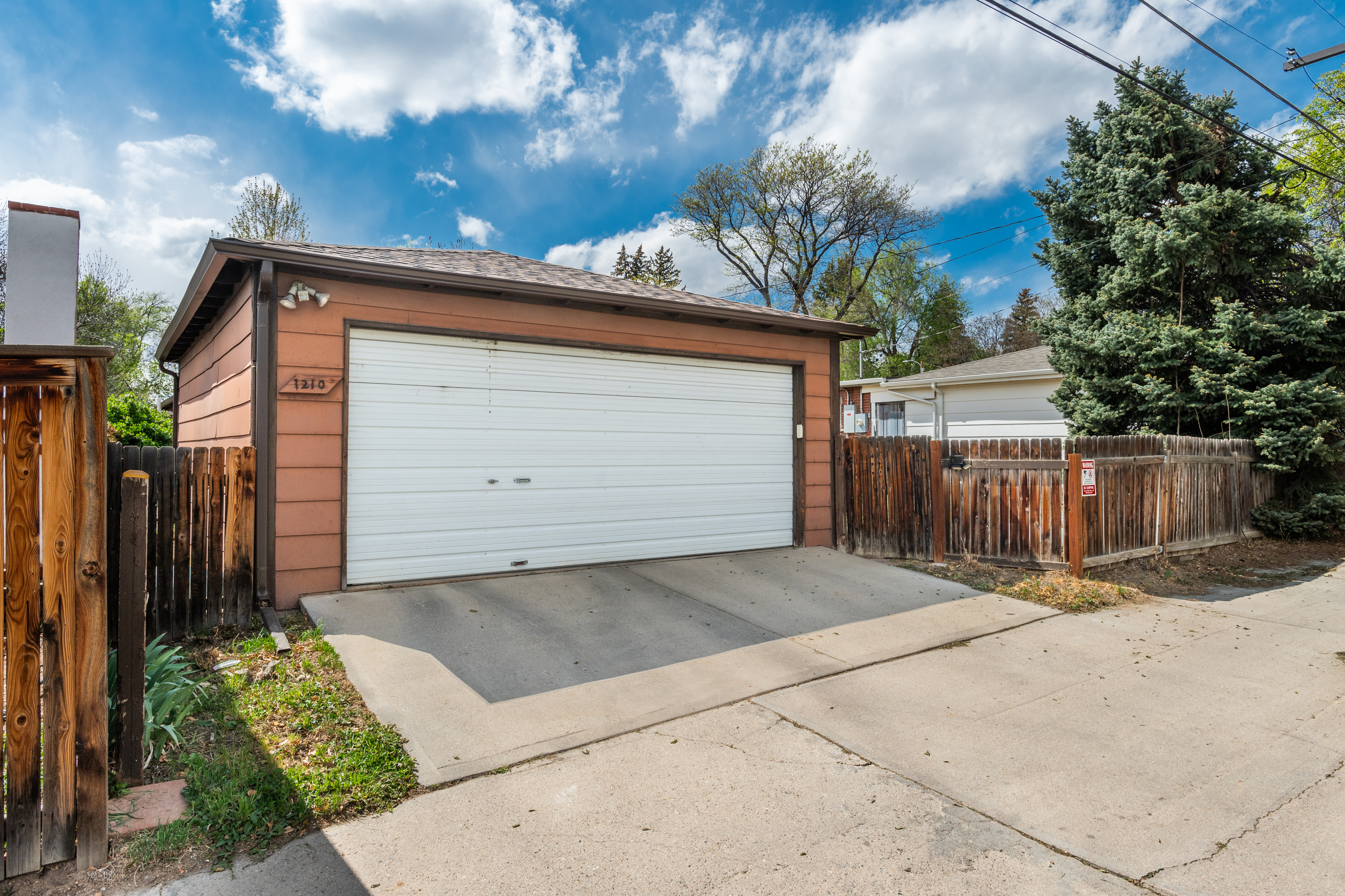  Charming 3-Bed Near Lindsley Park & 9th+CO – Updated Kitchen & Huge Yard - 物件實景