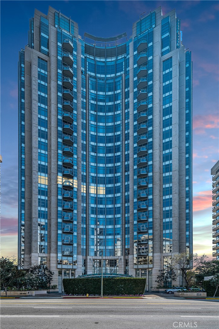 Los Angeles, California, 90024, United States, 2 Bedrooms Bedrooms, ,3 BathroomsBathrooms,Residential,For Sale,1829595