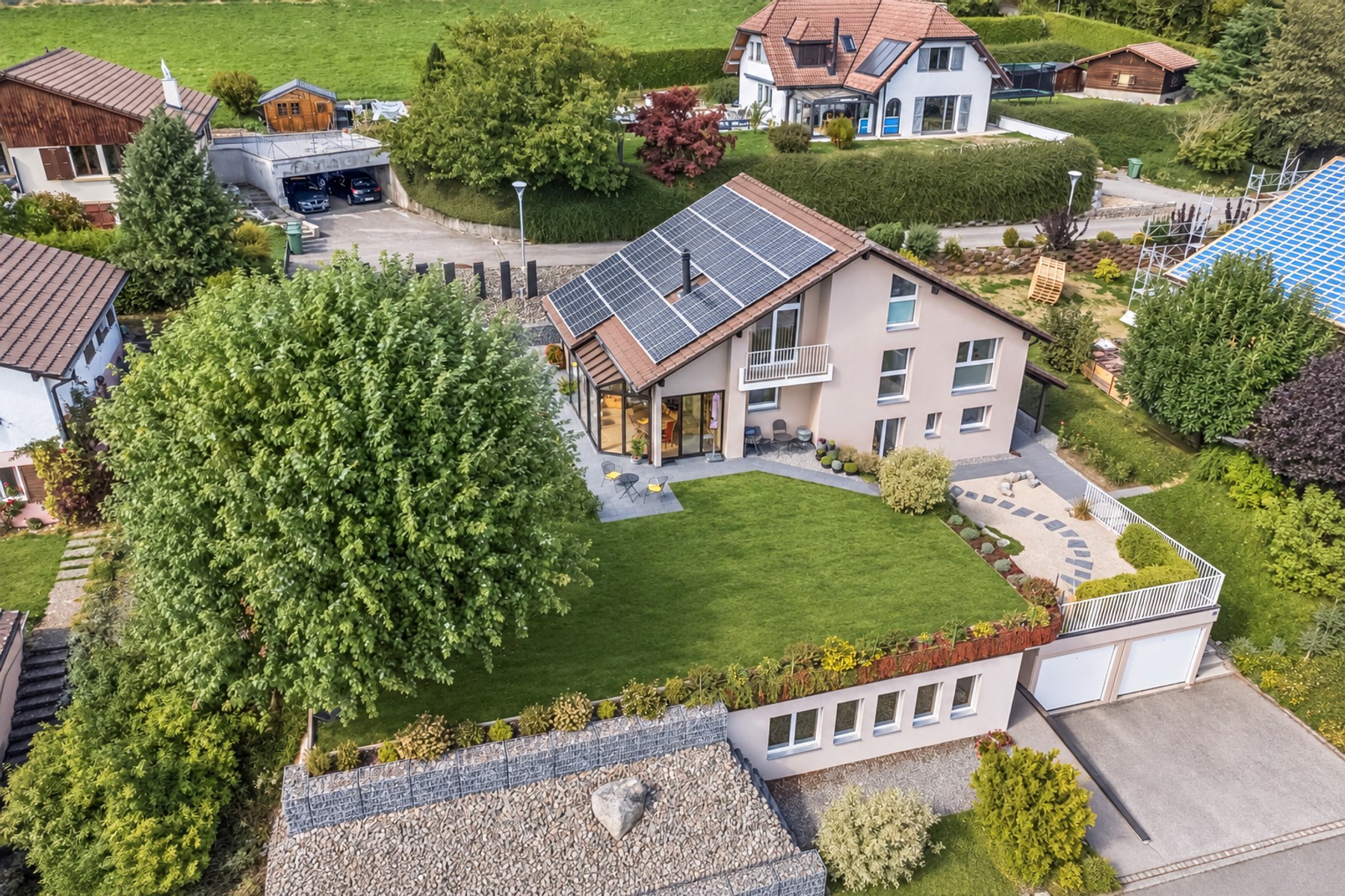 Stunning detached villa with a beautiful garden and 2 enclosed garages - 物件實景