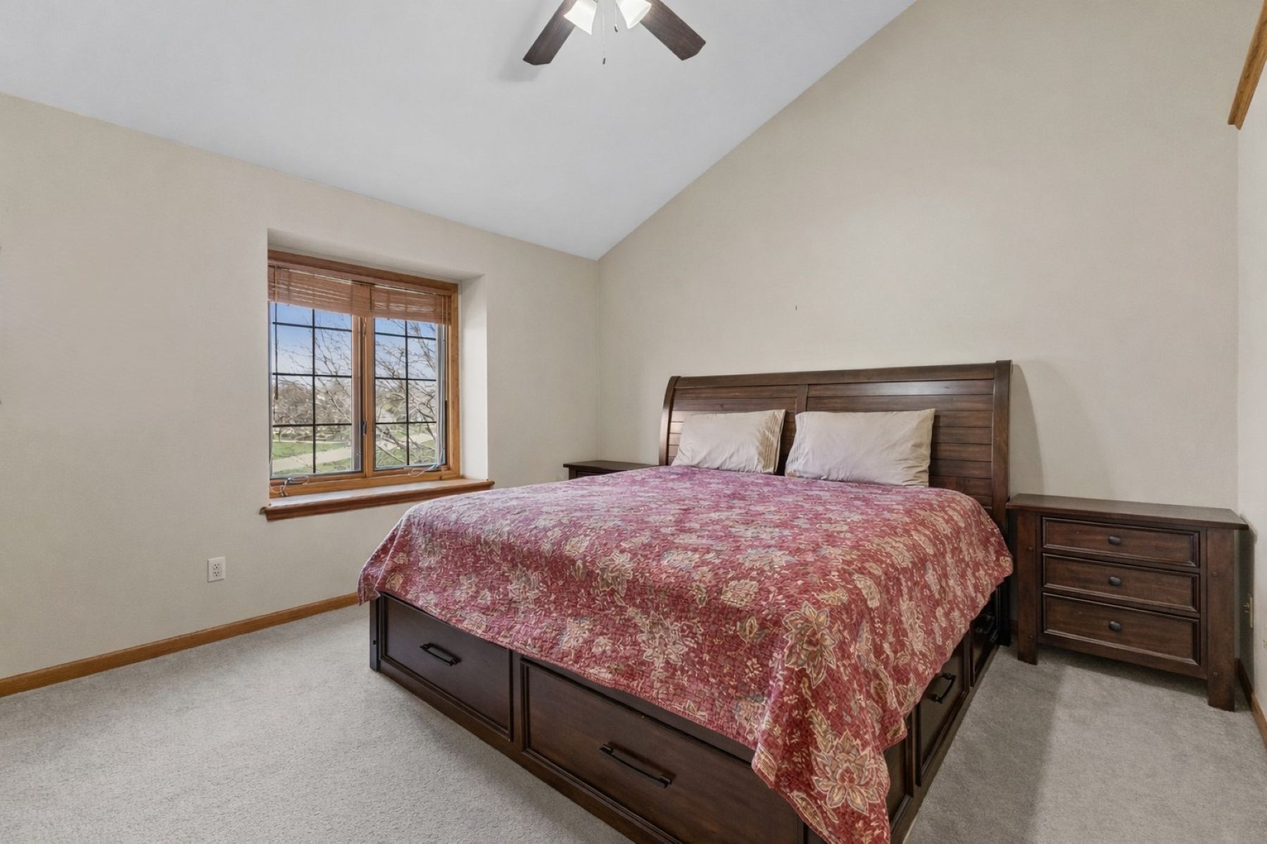  Gracious Colonial in Prime Location in Caledonia - 物件實景