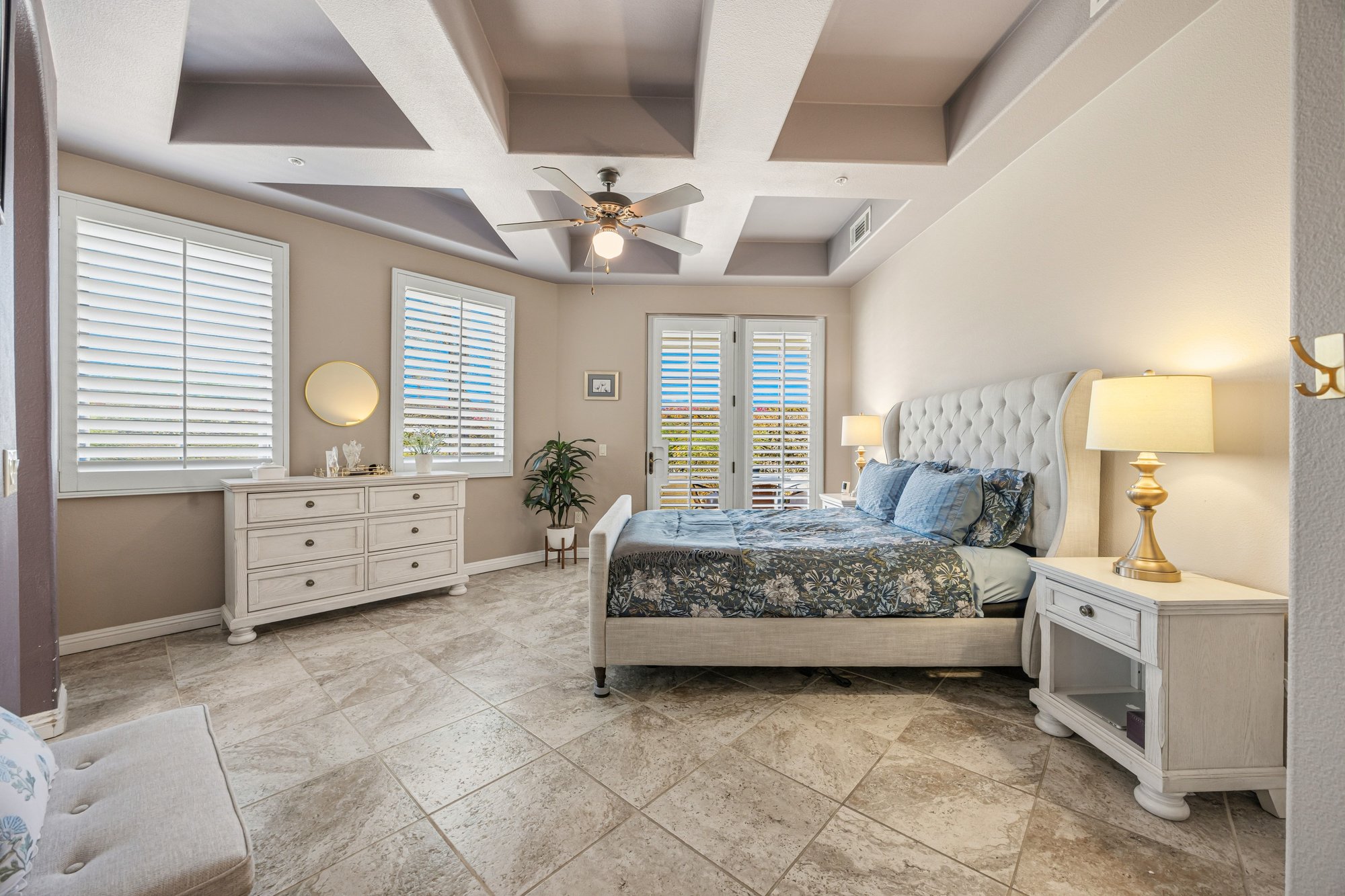  First Floor Corner Unit with Mountain Views - 物件實景
