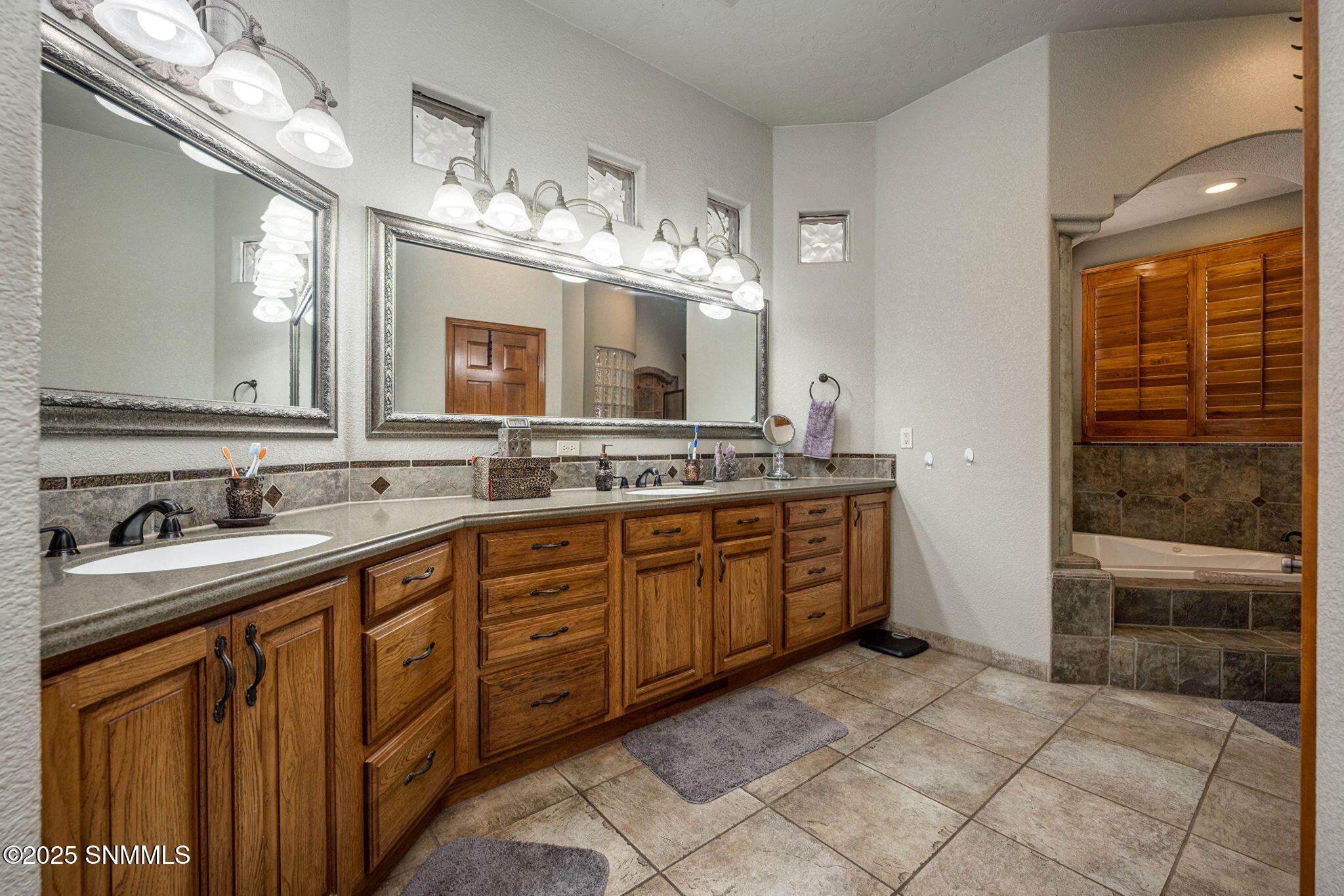 Las Cruces, New Mexico, 88011, United States, 4 Bedrooms Bedrooms, ,5 BathroomsBathrooms,Residential,For Sale,1709663