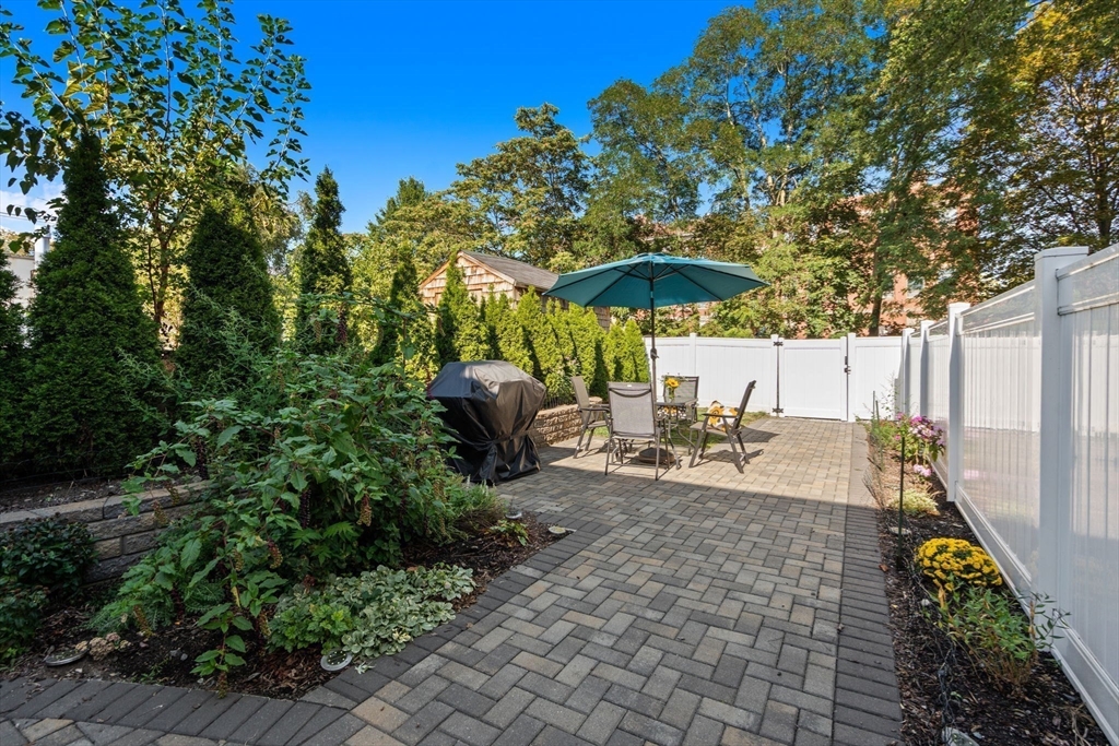 Watertown, Massachusetts, 02472, United States, 2 Bedrooms Bedrooms, ,1 BathroomBathrooms,Residential,For Sale,1950819