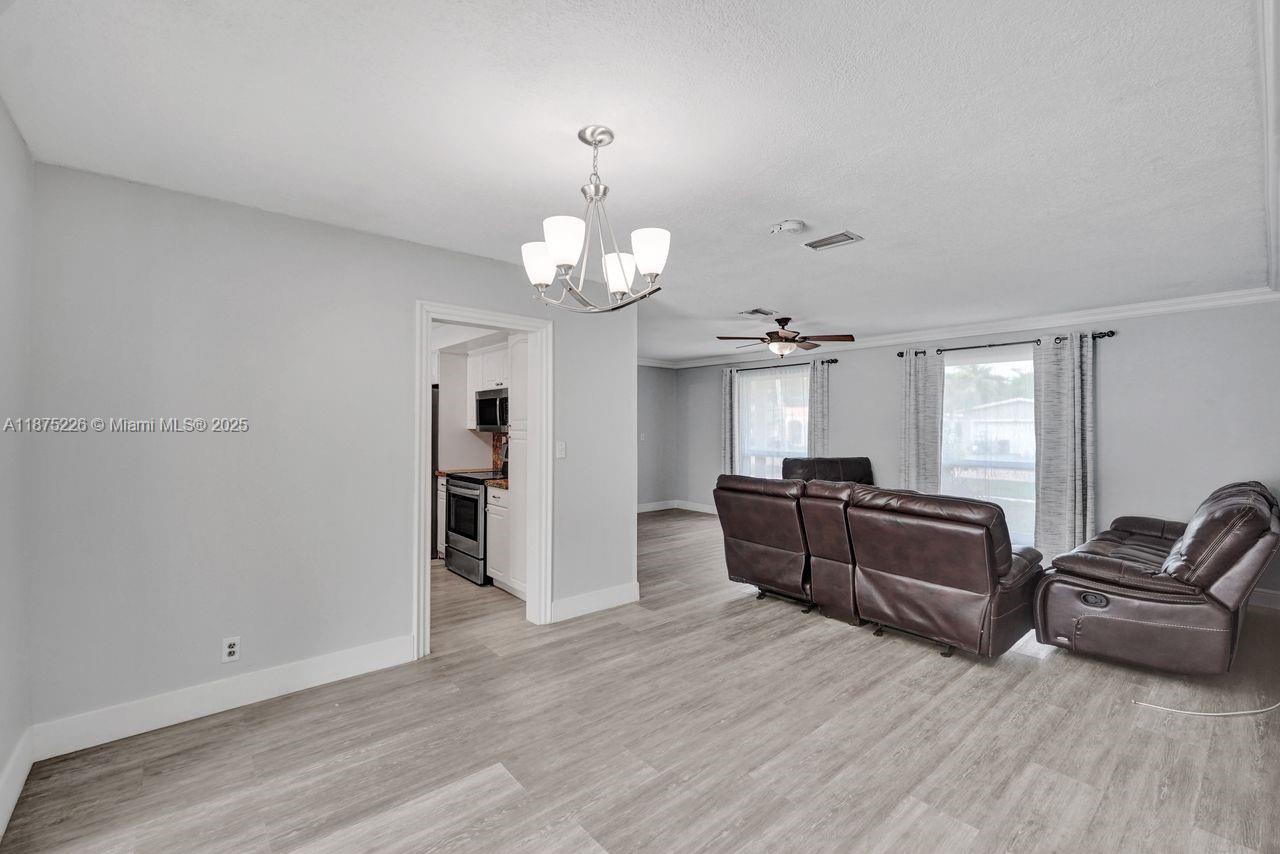 Cooper City, Florida, 33328, United States, 5 Bedrooms Bedrooms, ,3 BathroomsBathrooms,Residential,For Sale,1942124
