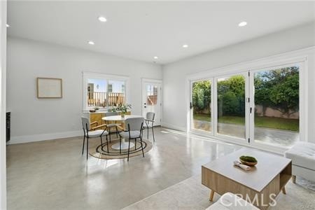 Los Angeles, California, 90018, United States, 5 Bedrooms Bedrooms, ,5 BathroomsBathrooms,Residential,For Sale,1842943