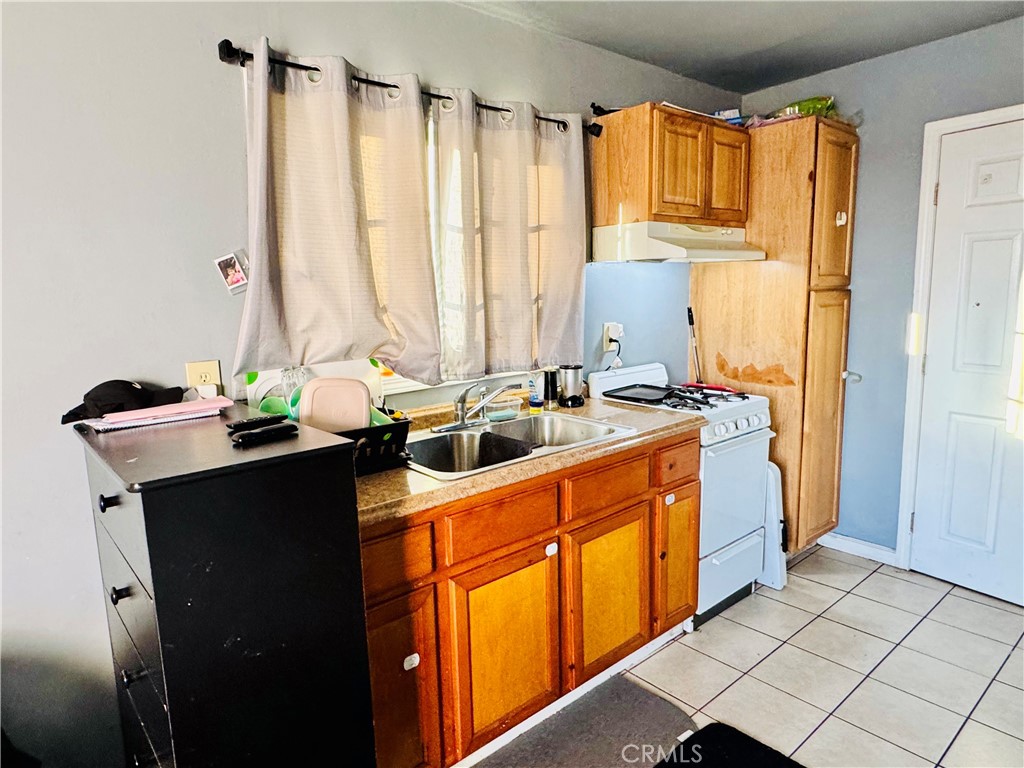 Los Angeles, California, 90023, United States, 4 Bedrooms Bedrooms, ,3 BathroomsBathrooms,Residential,For Sale,2013063
