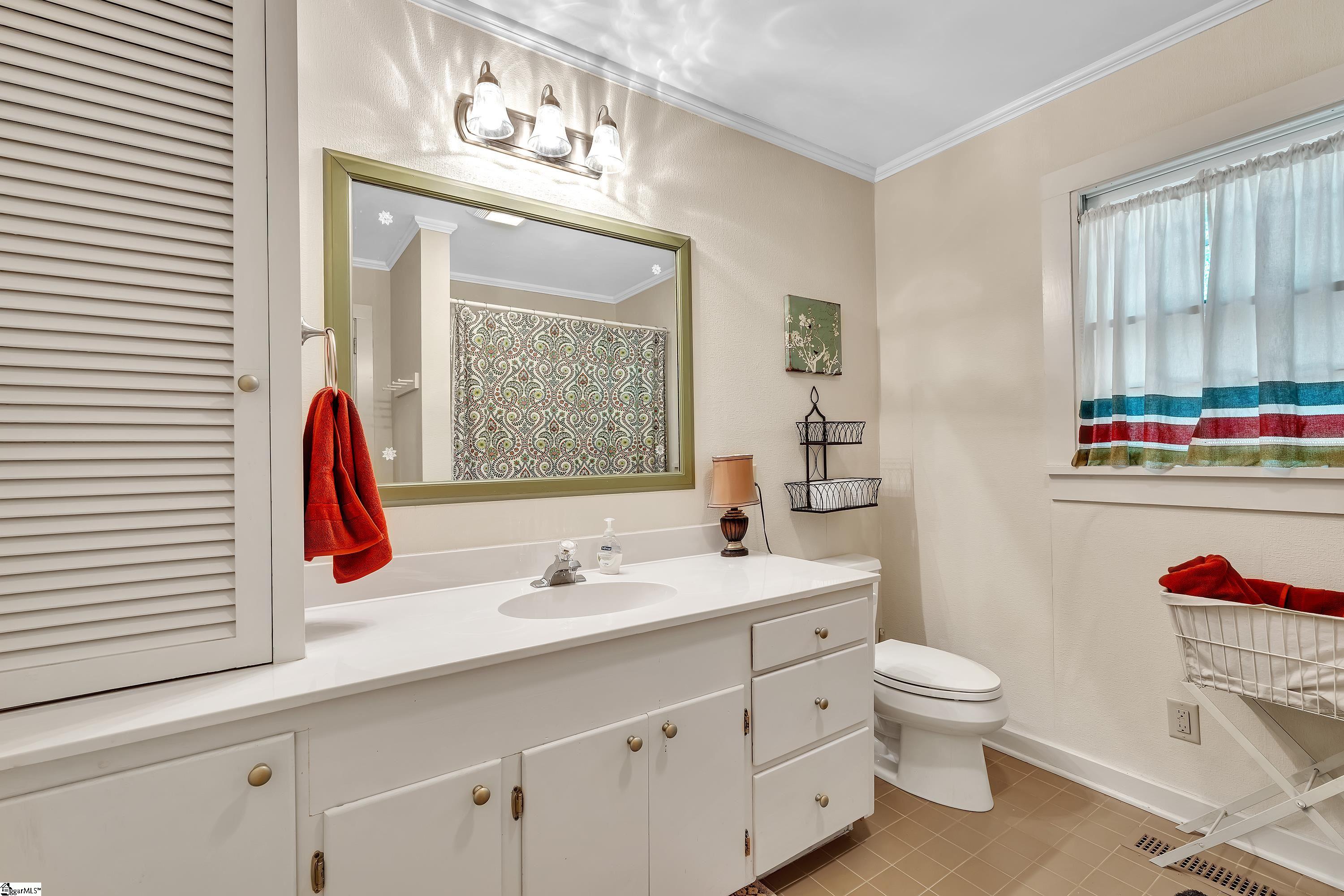 Landrum, South Carolina, 29356, United States, 3 Bedrooms Bedrooms, ,3 BathroomsBathrooms,Residential,For Sale,1948033