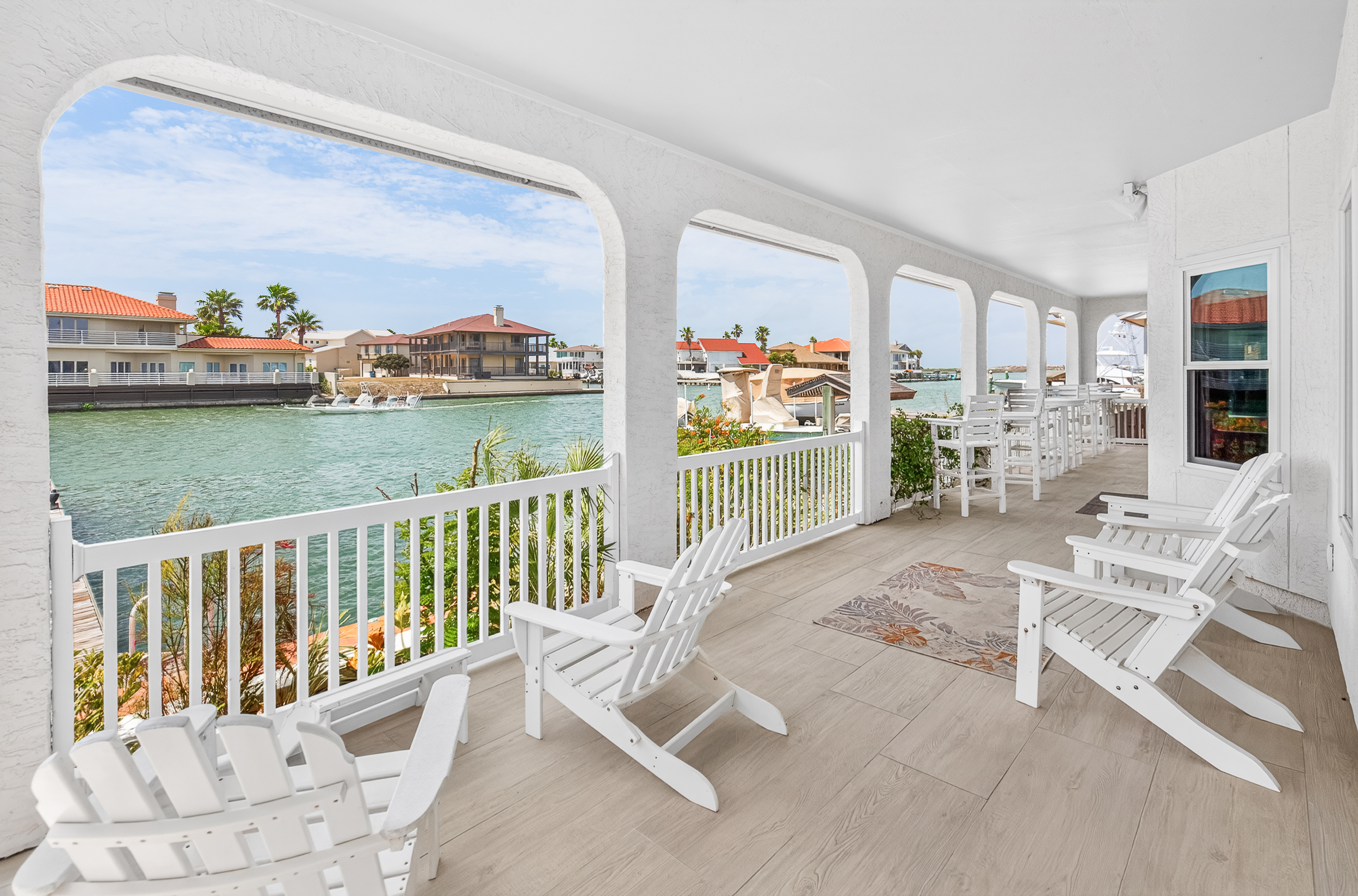  Canal-Front Estate in Island Moorings - 物件實景