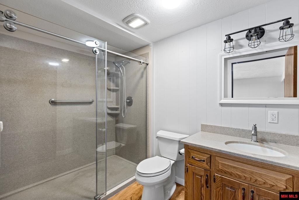 Gainesville, Missouri, 65655, United States, 4 Bedrooms Bedrooms, ,3 BathroomsBathrooms,Residential,For Sale,1979779