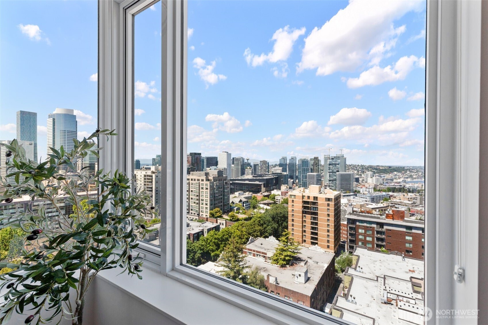 Seattle, Washington, 98101, United States, 2 Bedrooms Bedrooms, ,1 BathroomBathrooms,Residential,For Sale,1897094