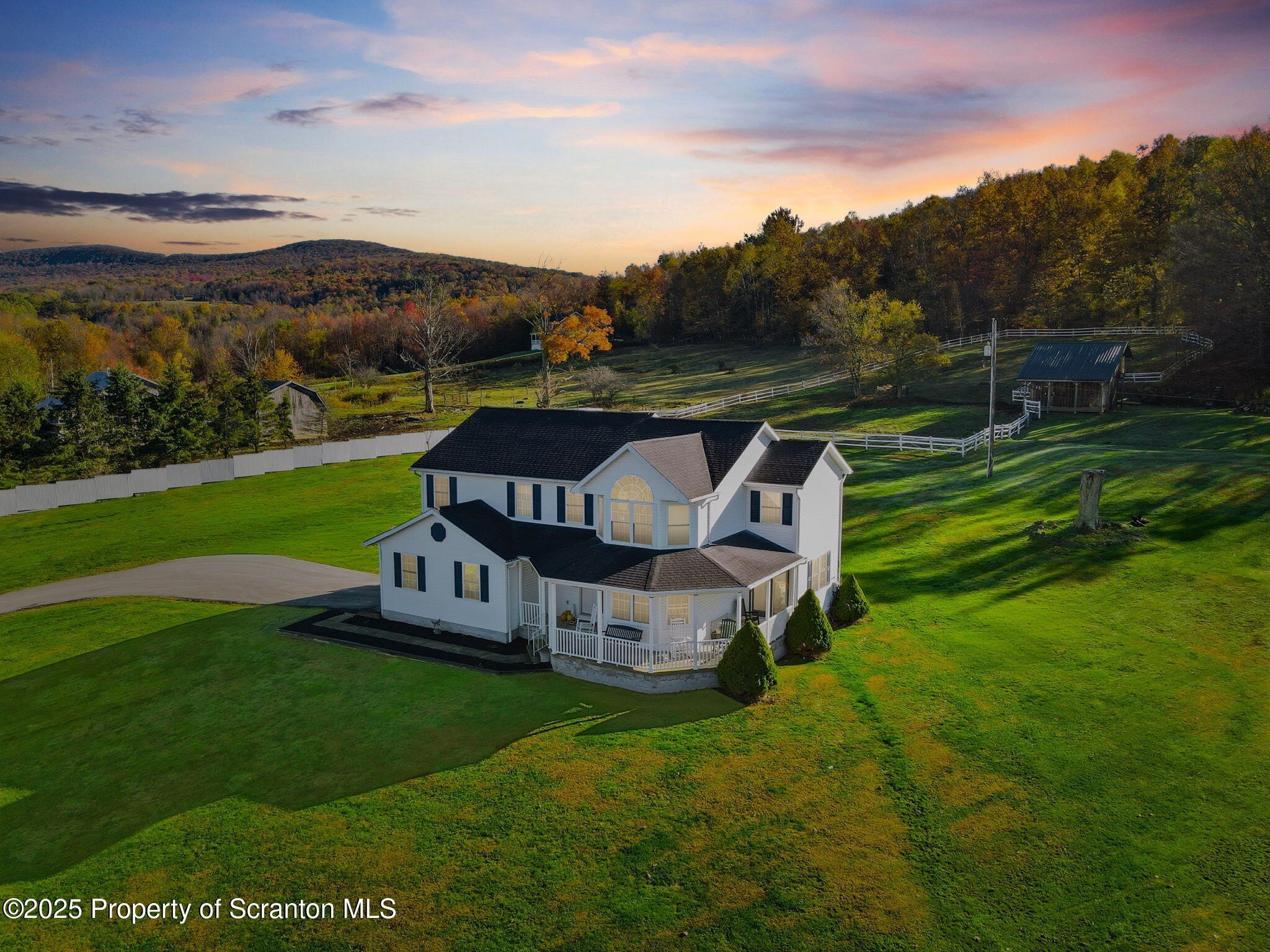 Clifford Twp, Pennsylvania, 18470, United States, 4 Bedrooms Bedrooms, ,3 BathroomsBathrooms,Residential,For Sale,1978908
