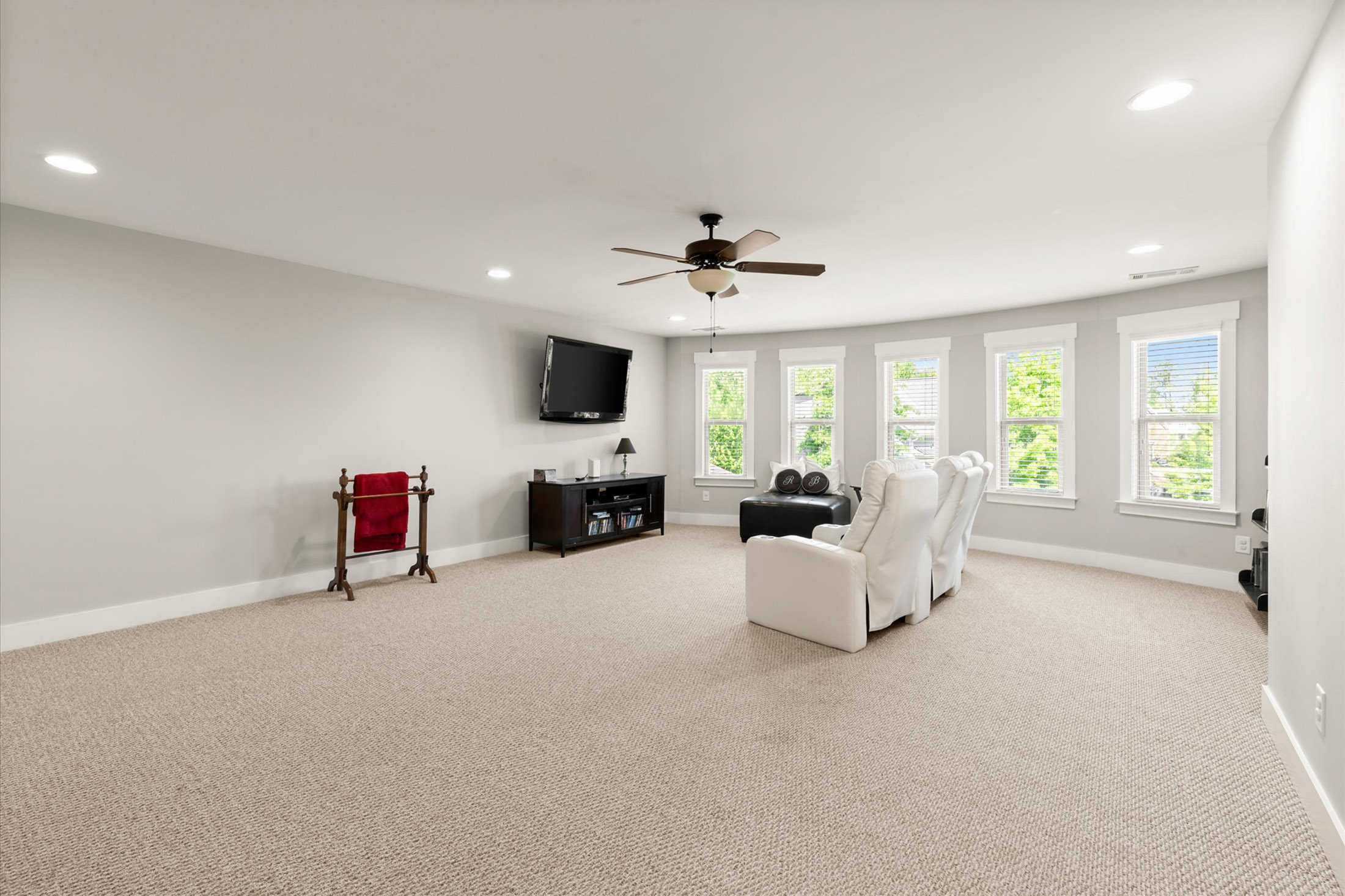  One-of-a-kind Home Offers an Exceptional Blend of Space, Style, and Upgrades - 物件實景