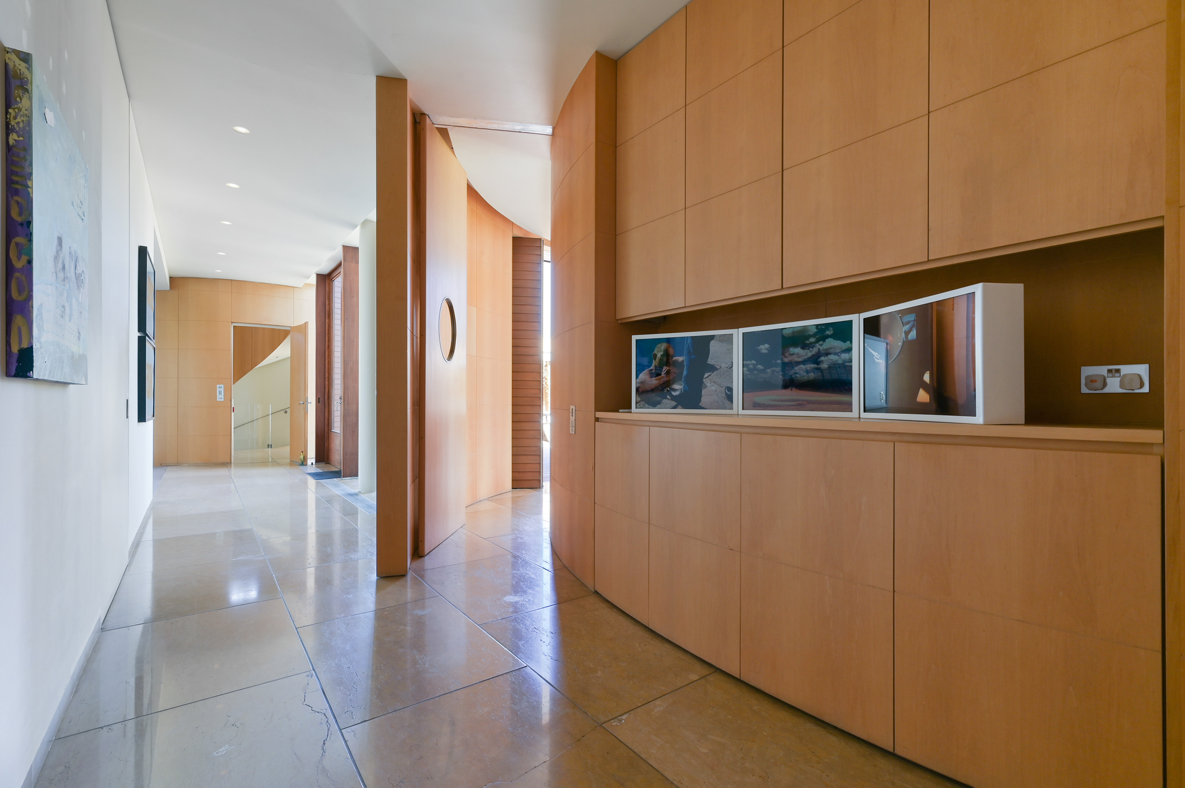  An architectural house on The Bishops Avenue with an indoor-outdoor pool - 物件實景