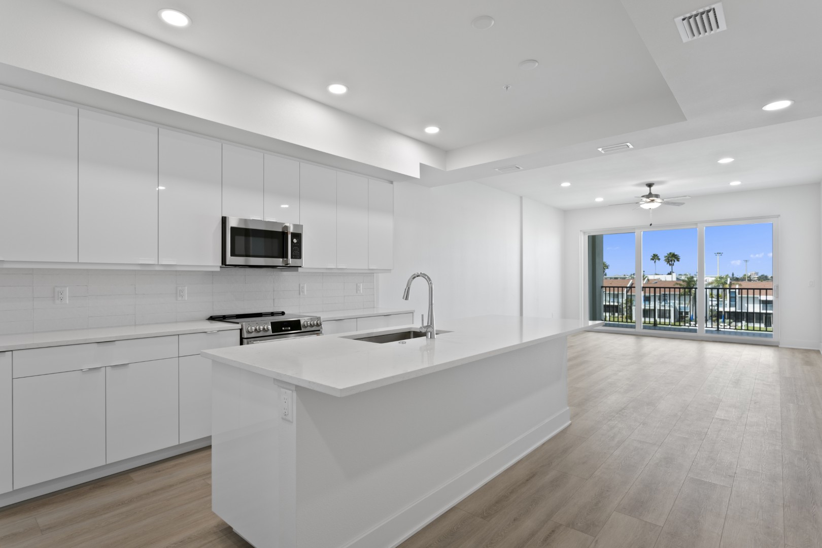 Madeira Beach, Florida, 33708, United States, 3 Bedrooms Bedrooms, ,3 BathroomsBathrooms,Residential,For Sale,1854294
