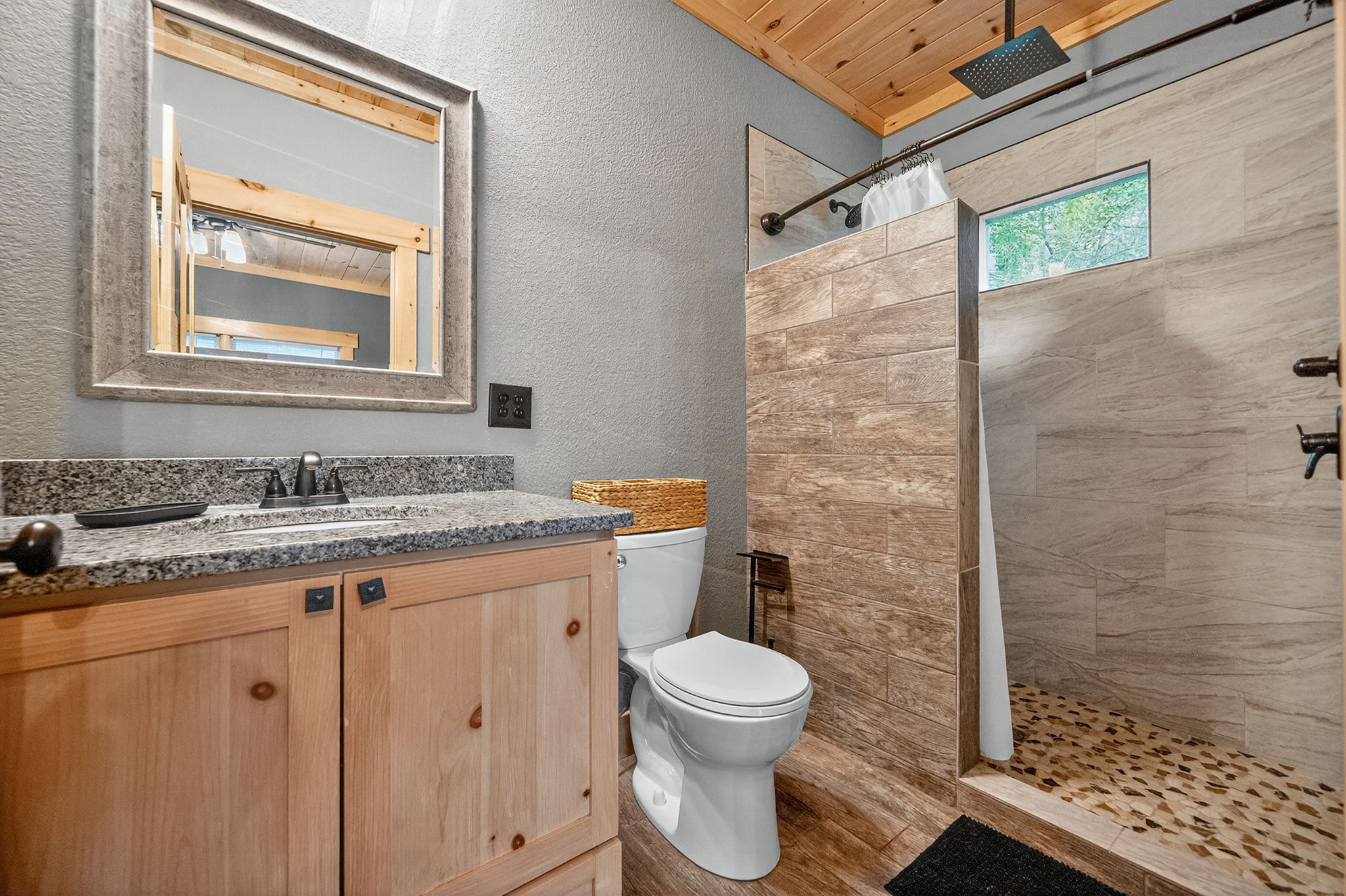 Sevierville, Tennessee, 37862, United States, 2 Bedrooms Bedrooms, ,3 BathroomsBathrooms,Residential,For Sale,2012512