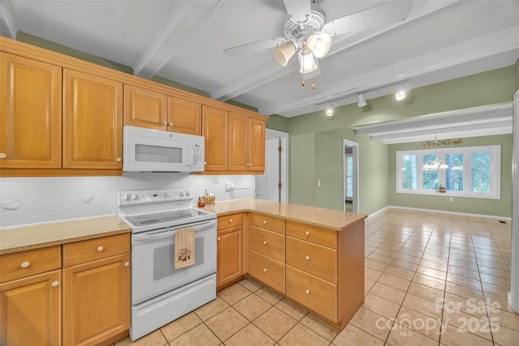 Hickory, North Carolina, 28601, United States, 5 Bedrooms Bedrooms, ,5 BathroomsBathrooms,Residential,For Sale,1941000