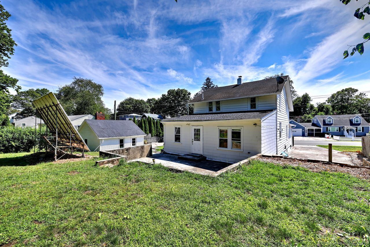 Milford, Connecticut, 06461, United States, 5 Bedrooms Bedrooms, ,2 BathroomsBathrooms,Residential,For Sale,1949907