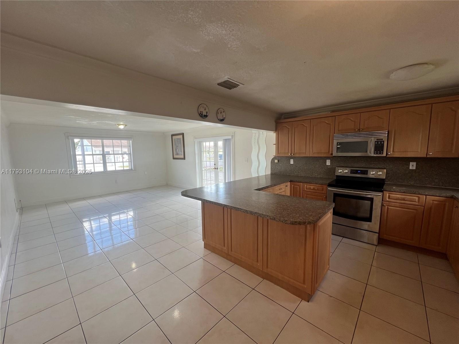 Miami, Florida, 33165, United States, 4 Bedrooms Bedrooms, ,2 BathroomsBathrooms,Residential,For Sale,1936864
